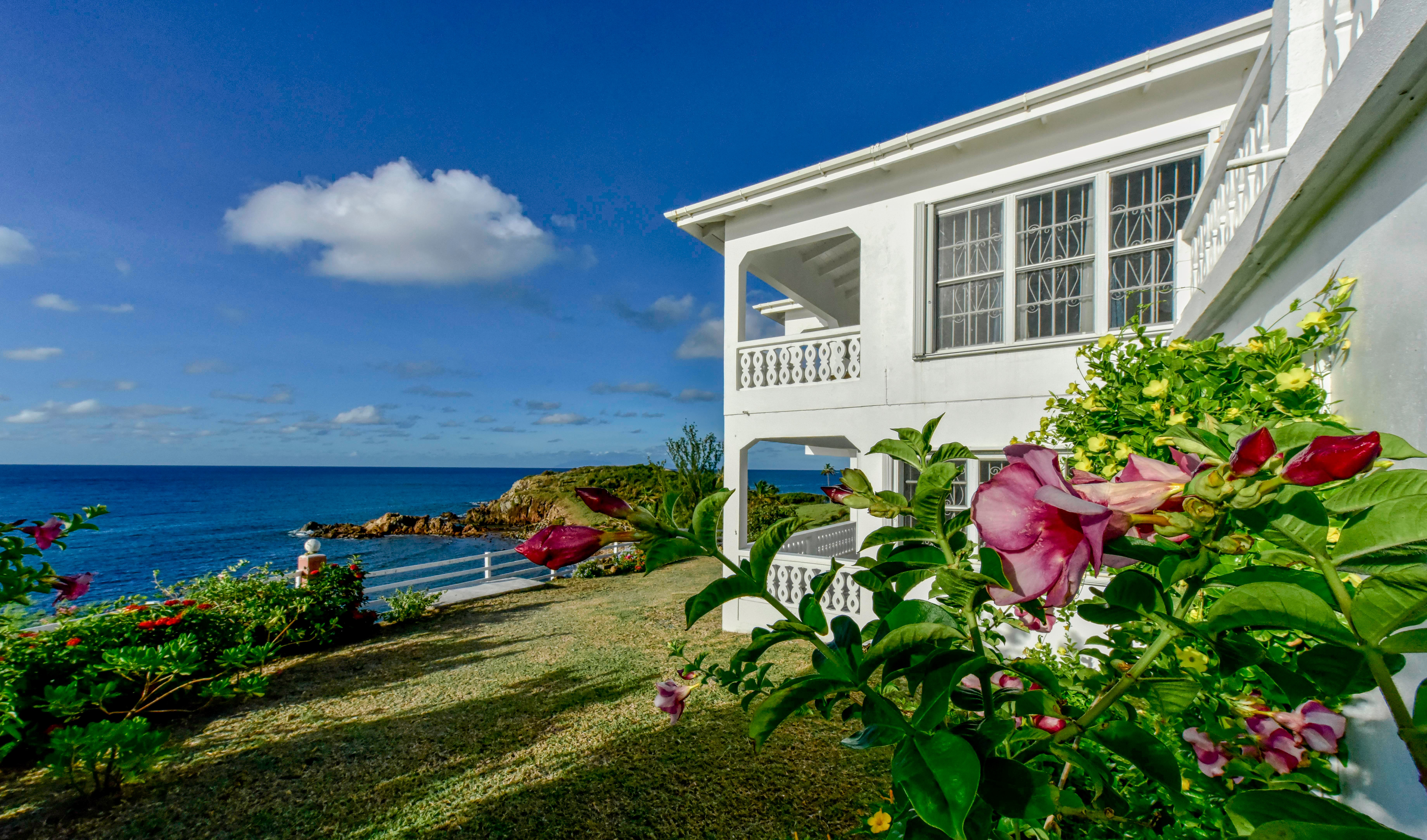 Romantic, Stunning Views, Oceanfront 3BD/3BTH Home
