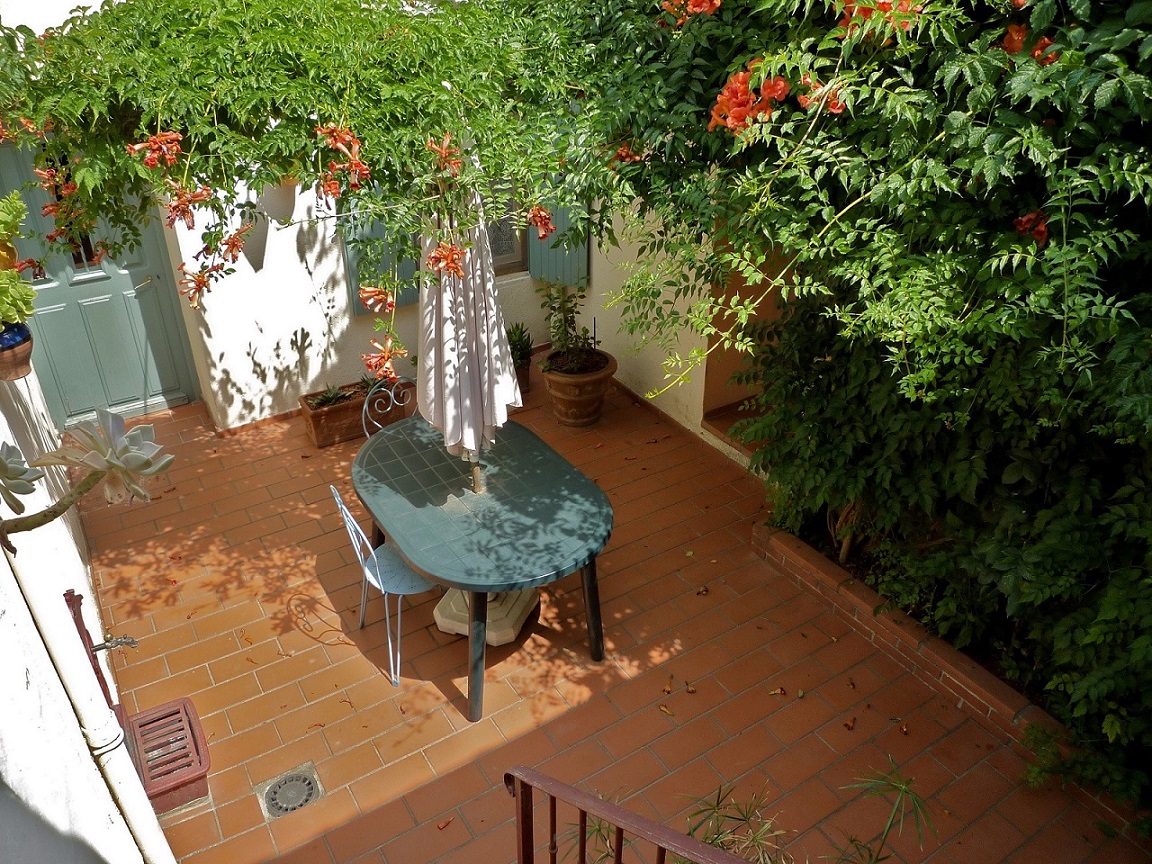 Quiet studio in the heart of the village