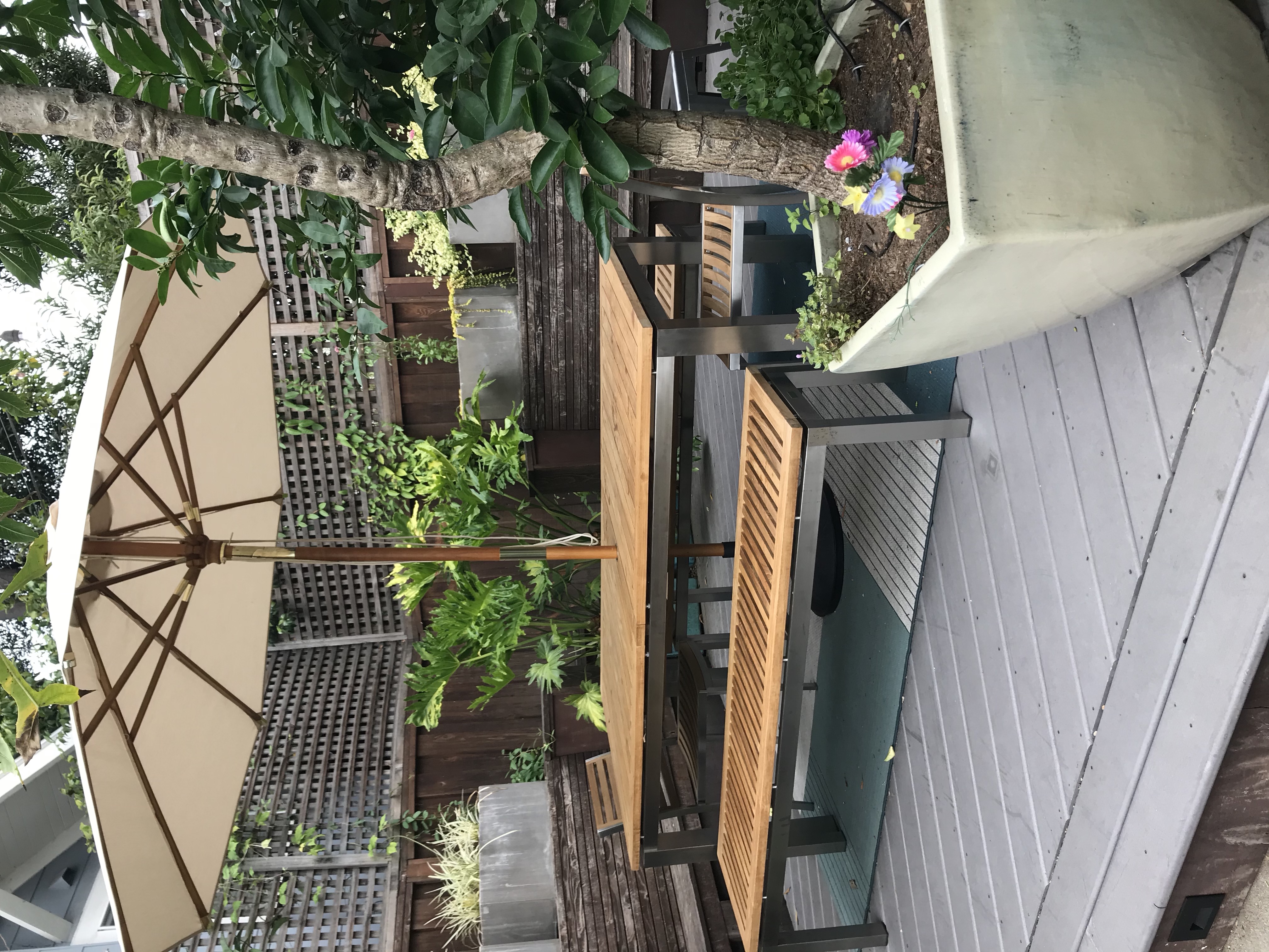 Welcome Home! Relax or dine in the yard in Oakland Ave-Harrison St, Oakland