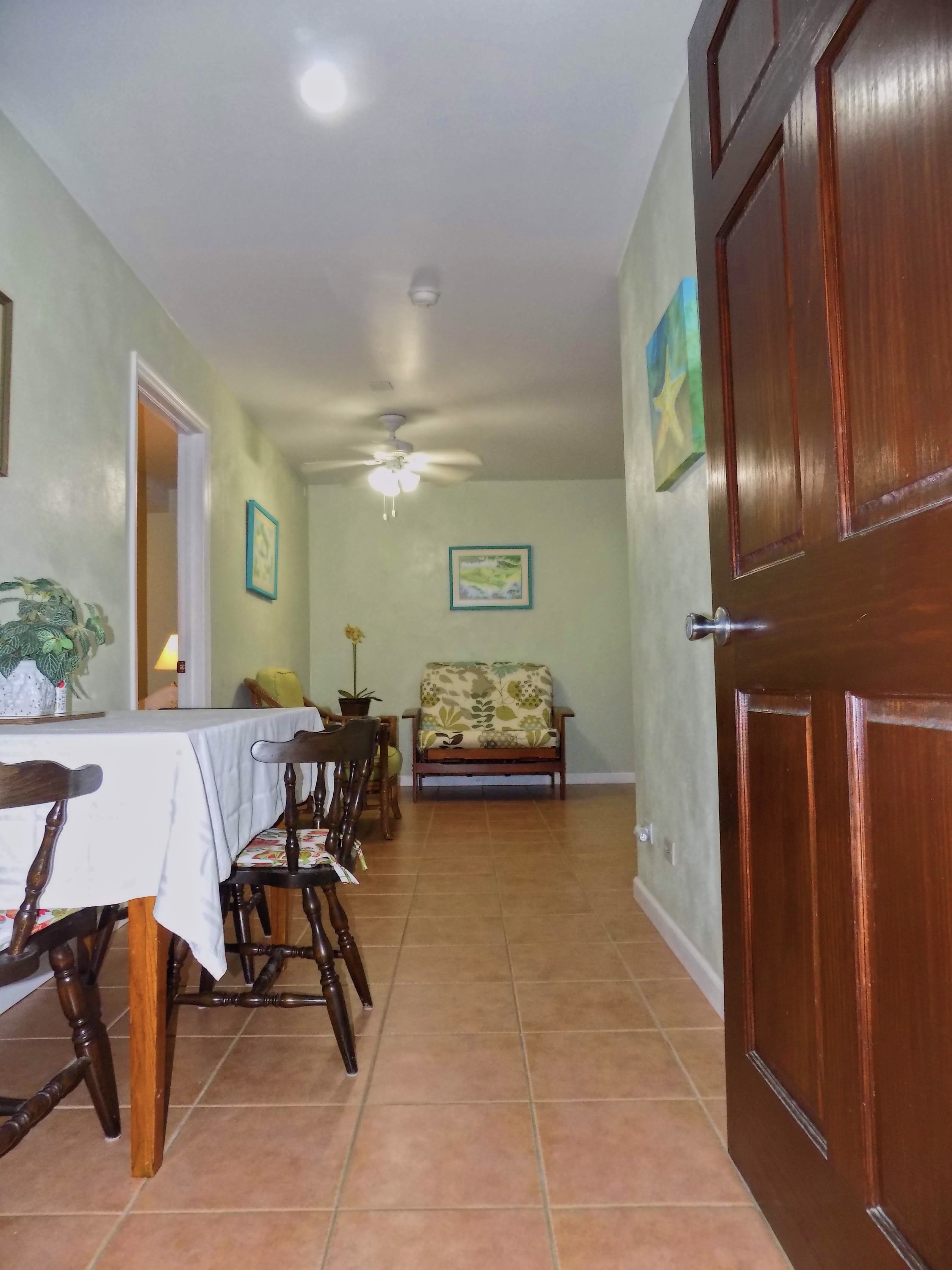 Cozy Apartment on the Beach Apartments for Rent in Nassau, New