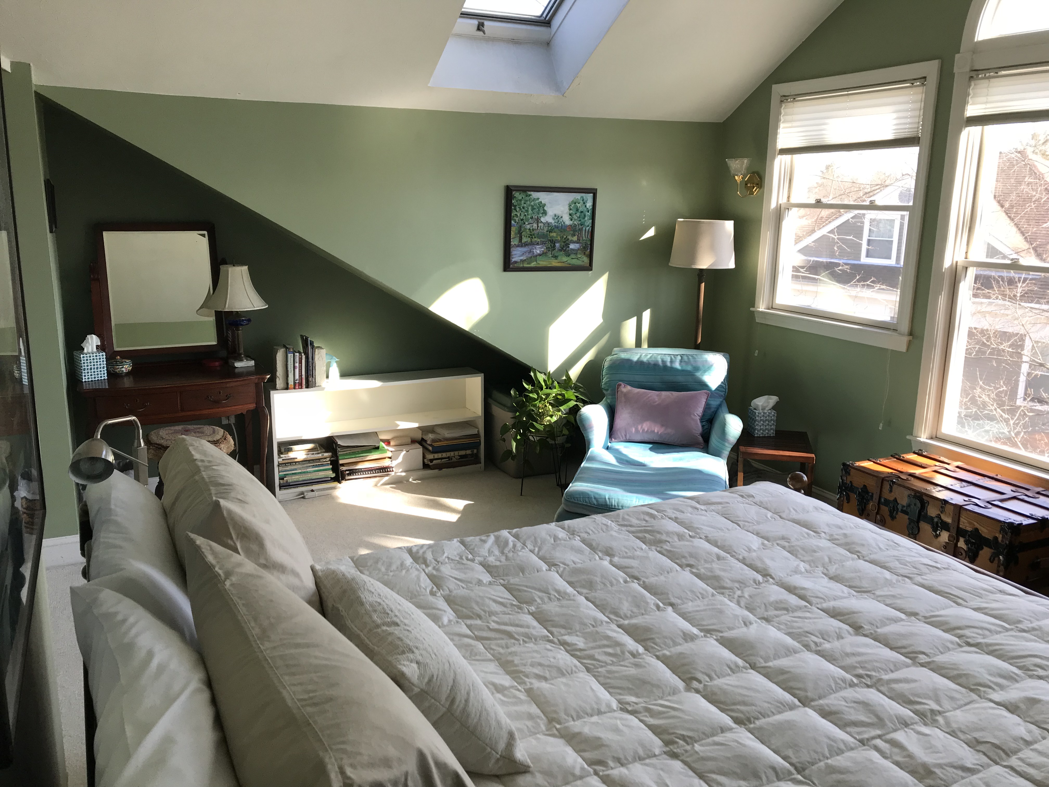 Pvt tree top suite in great location