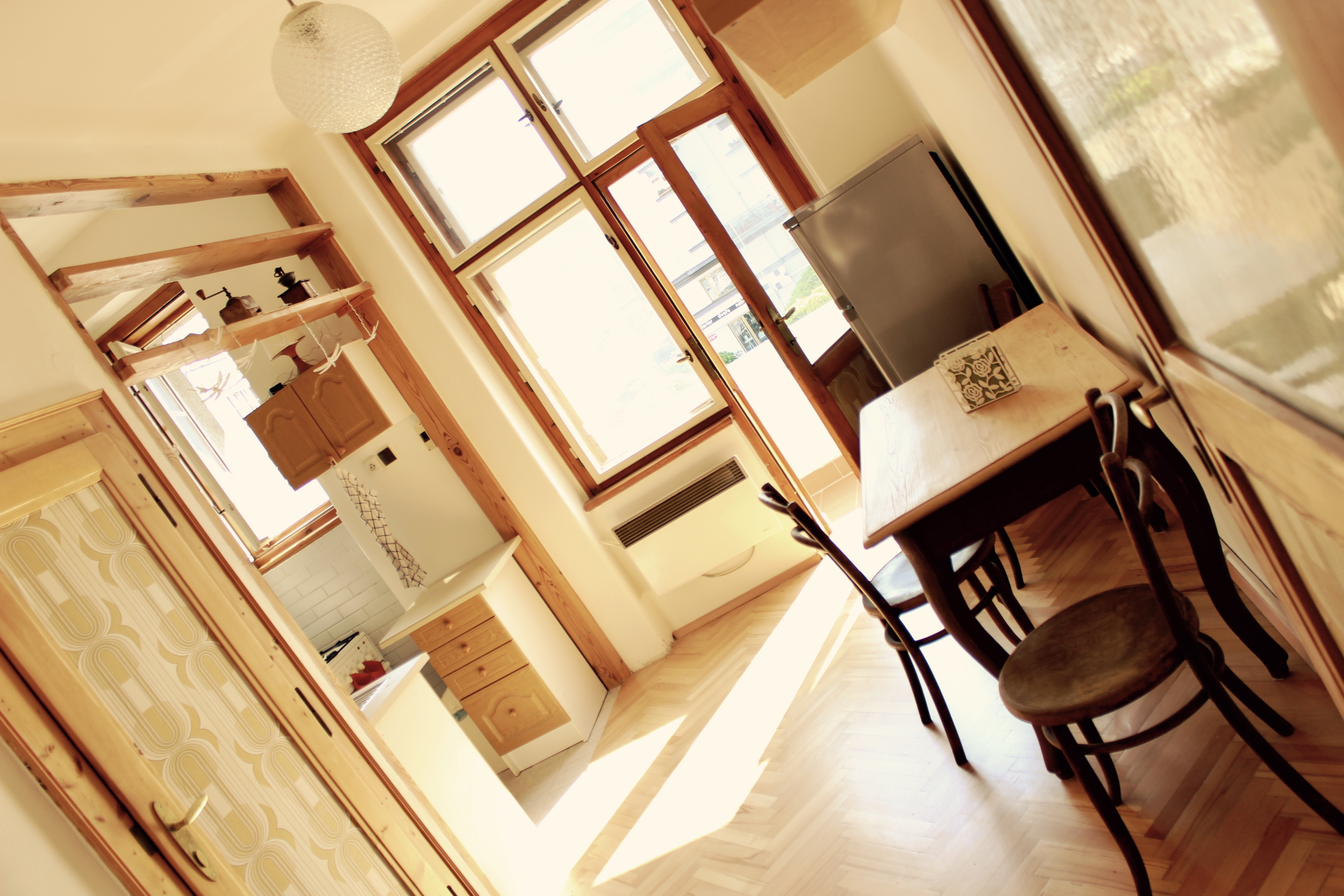 Sunny Balcony Apt • Near Castle & Castle View