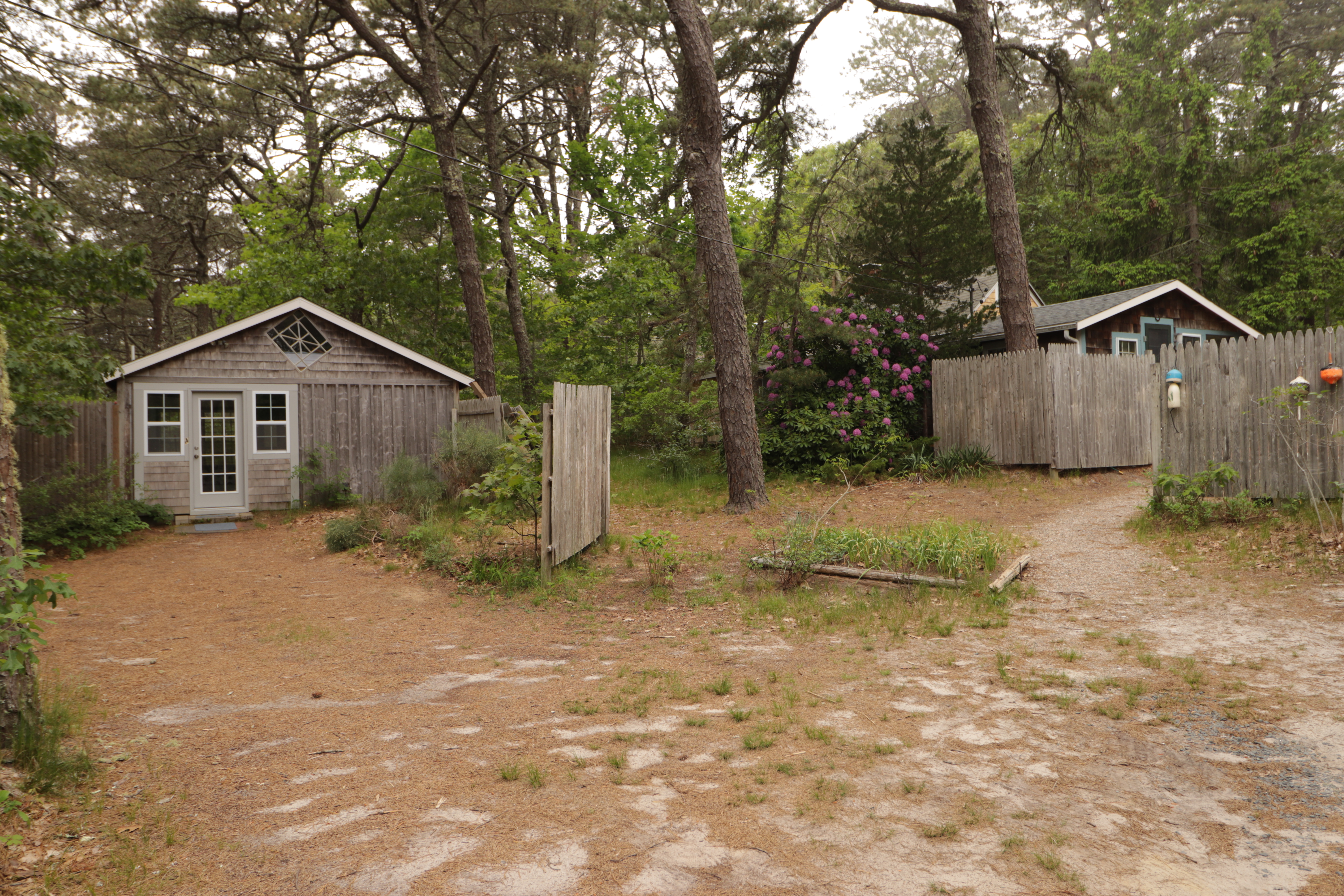 Walk to beach - Gull Hollow Cottage and studio