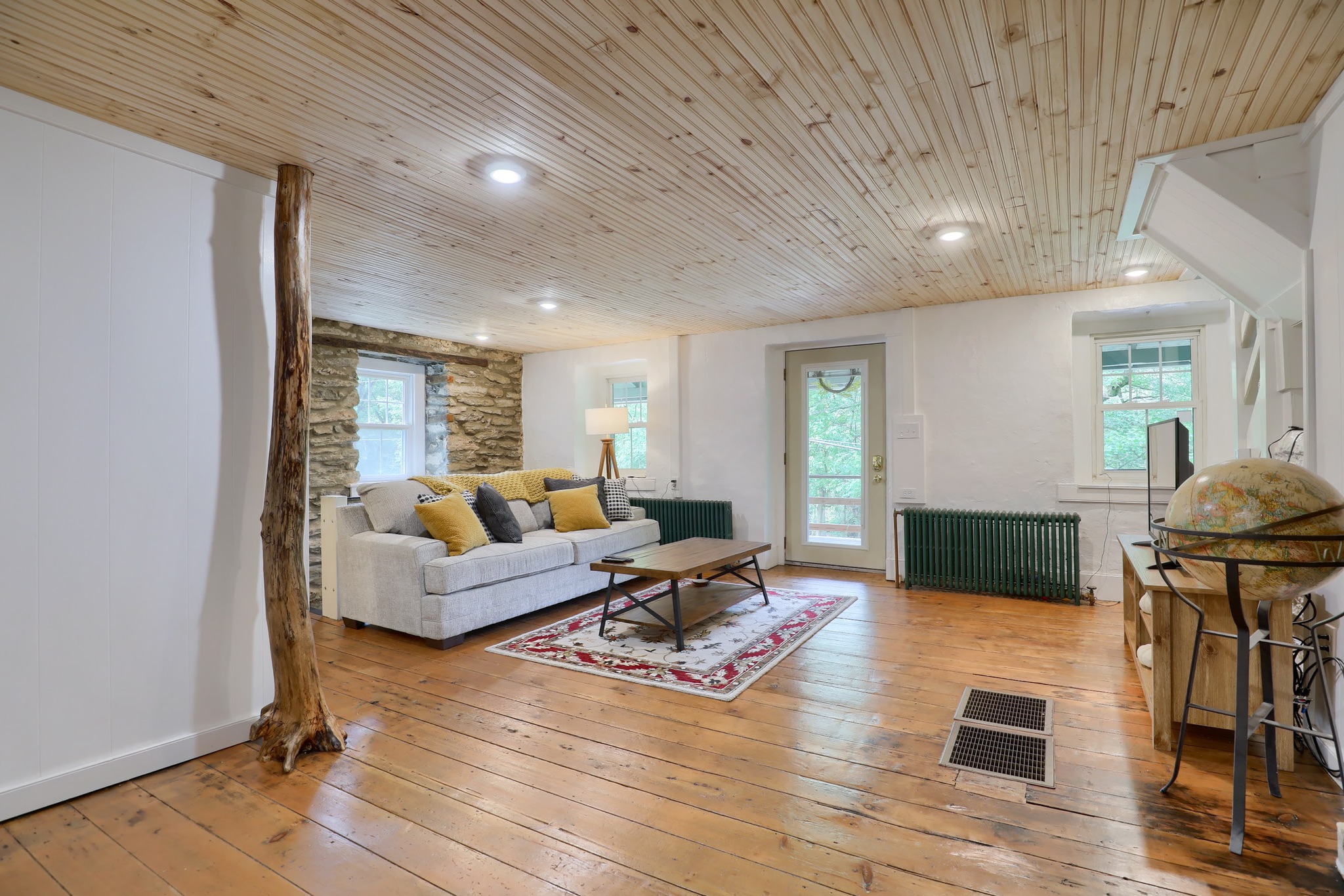 Martic Trolley Station / A Special getaway Houses for Rent in