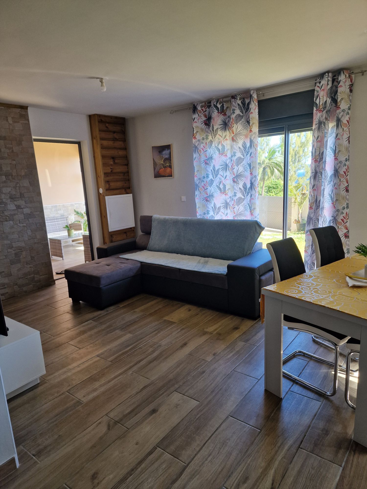 Great quiet apartment with sea view