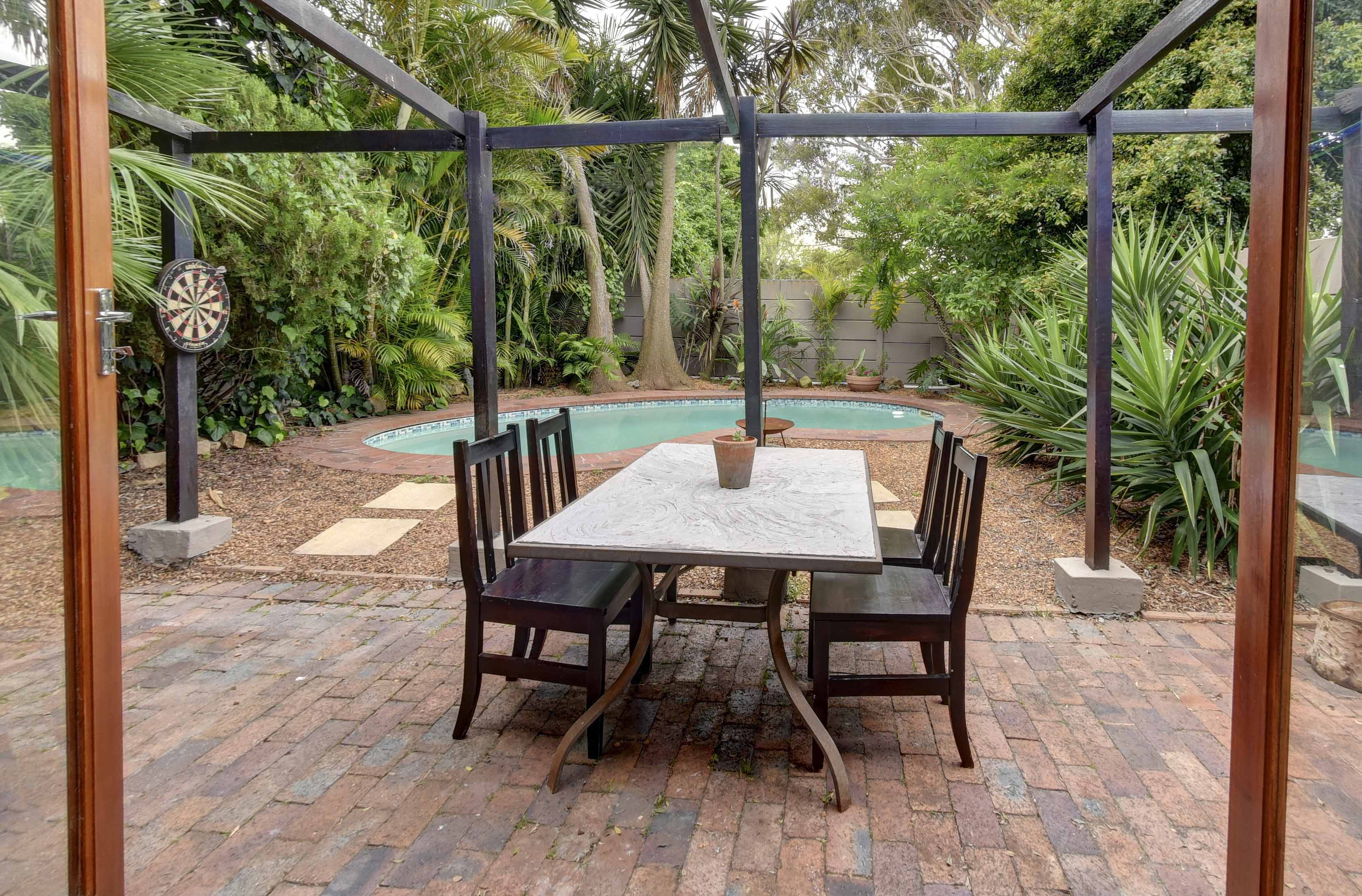 "Suburban Oasis" 2 beds,pool,Claremont,Cape Town