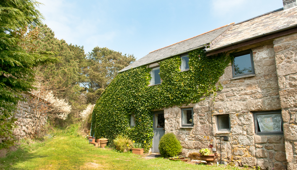 Romantic Starry Cornish Barn on Ancient Hill Farm Houses for Rent in