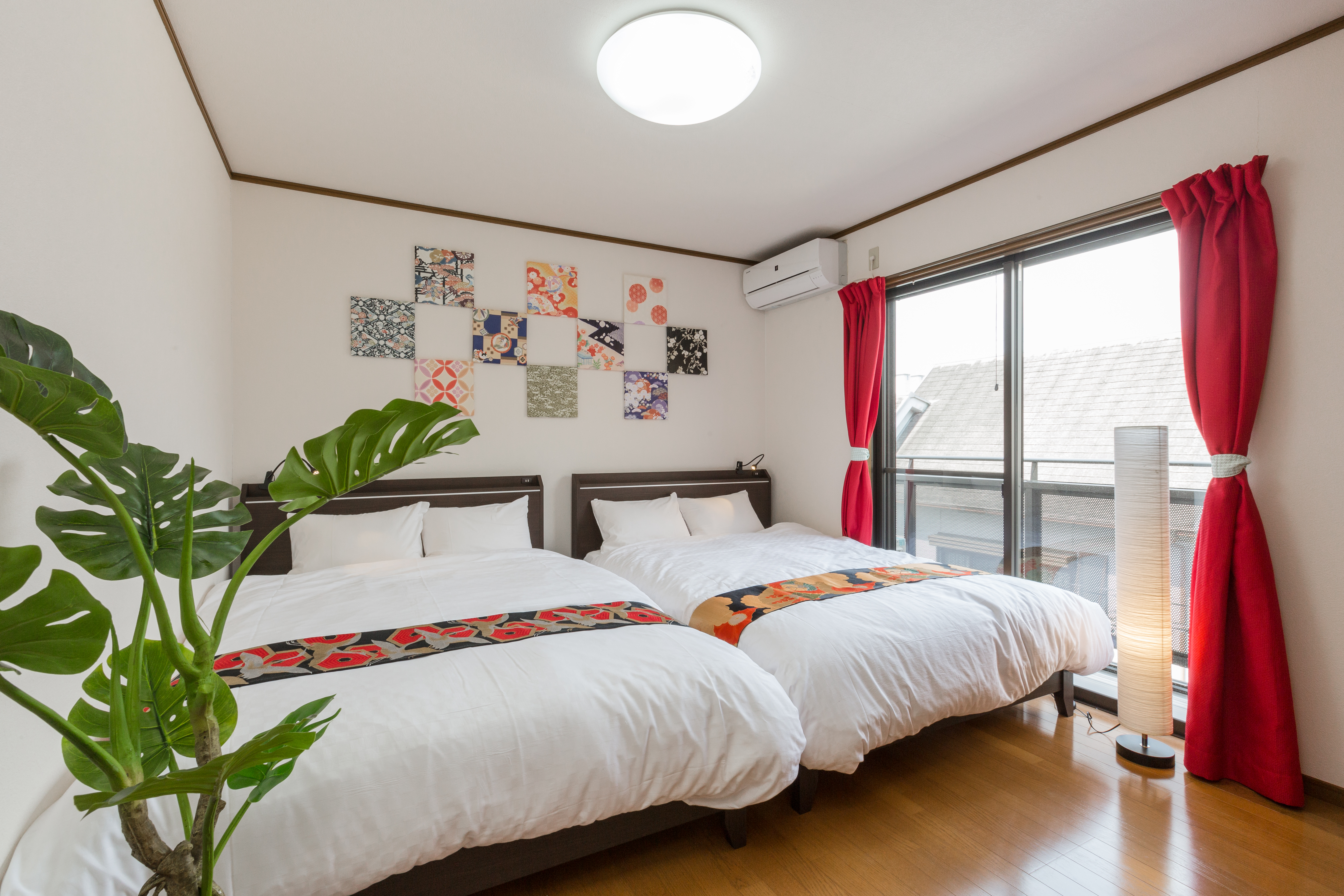 伏見稲荷大社まで徒歩約10分の一棟貸しの宿（無料レンタサイクル