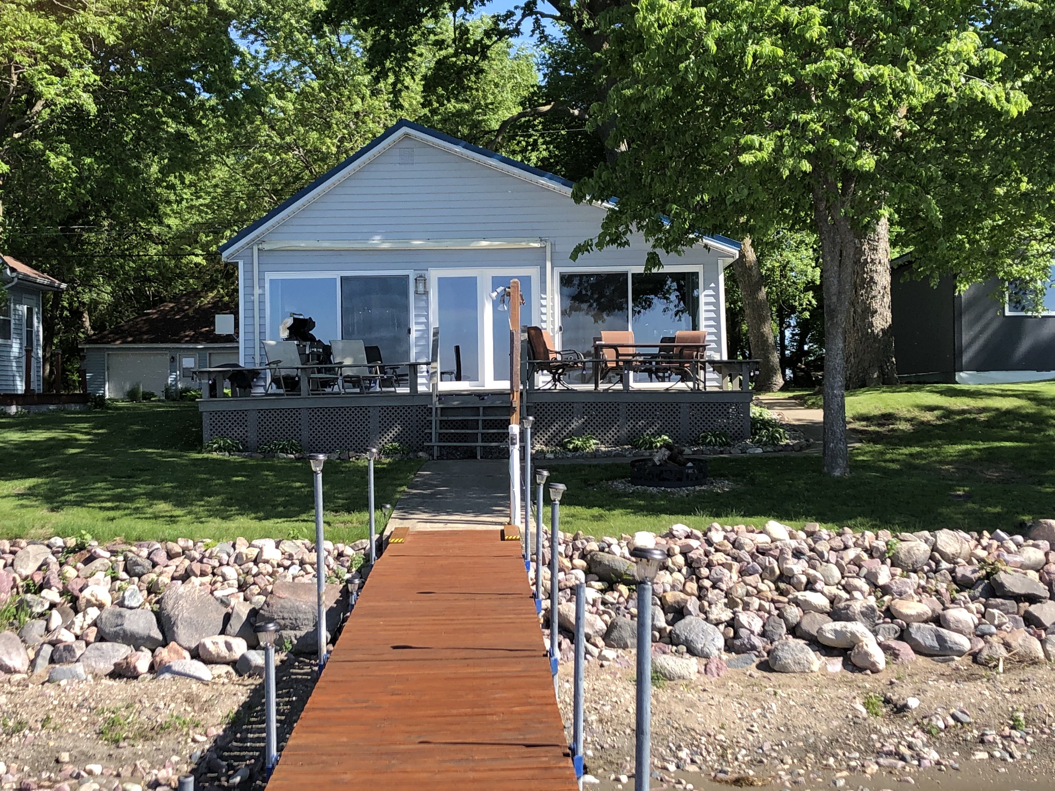Charming Lakeshore Cottage on Big Spirit