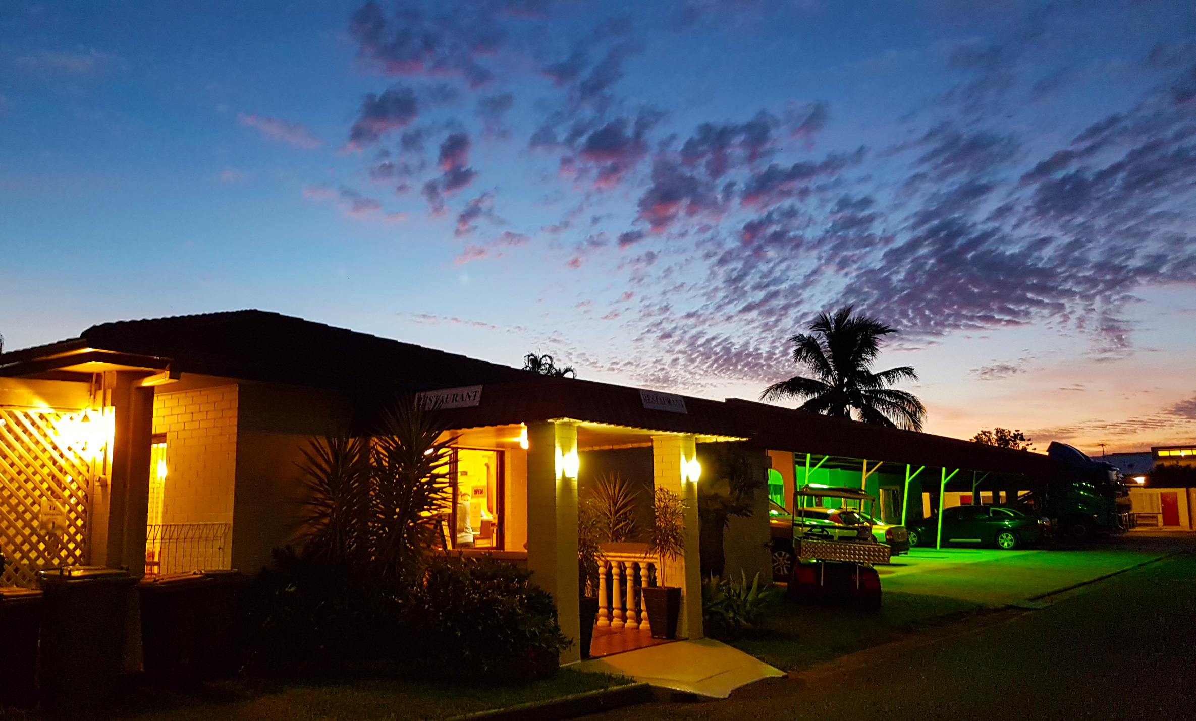 Tropic Coast Motel Executive Queen Bed B Fast Bed And Breakfasts For Rent In West Mackay Queensland Australia