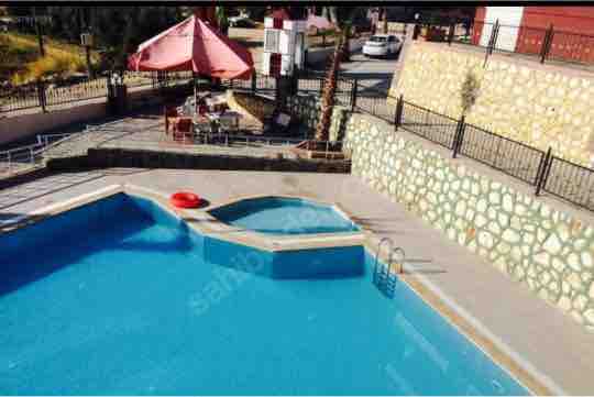 With a pool, furnished, 5 minutes walking distance to the sea, air conditioning, balcony, 1 living room, 1 bedroom, apartment in the compound.