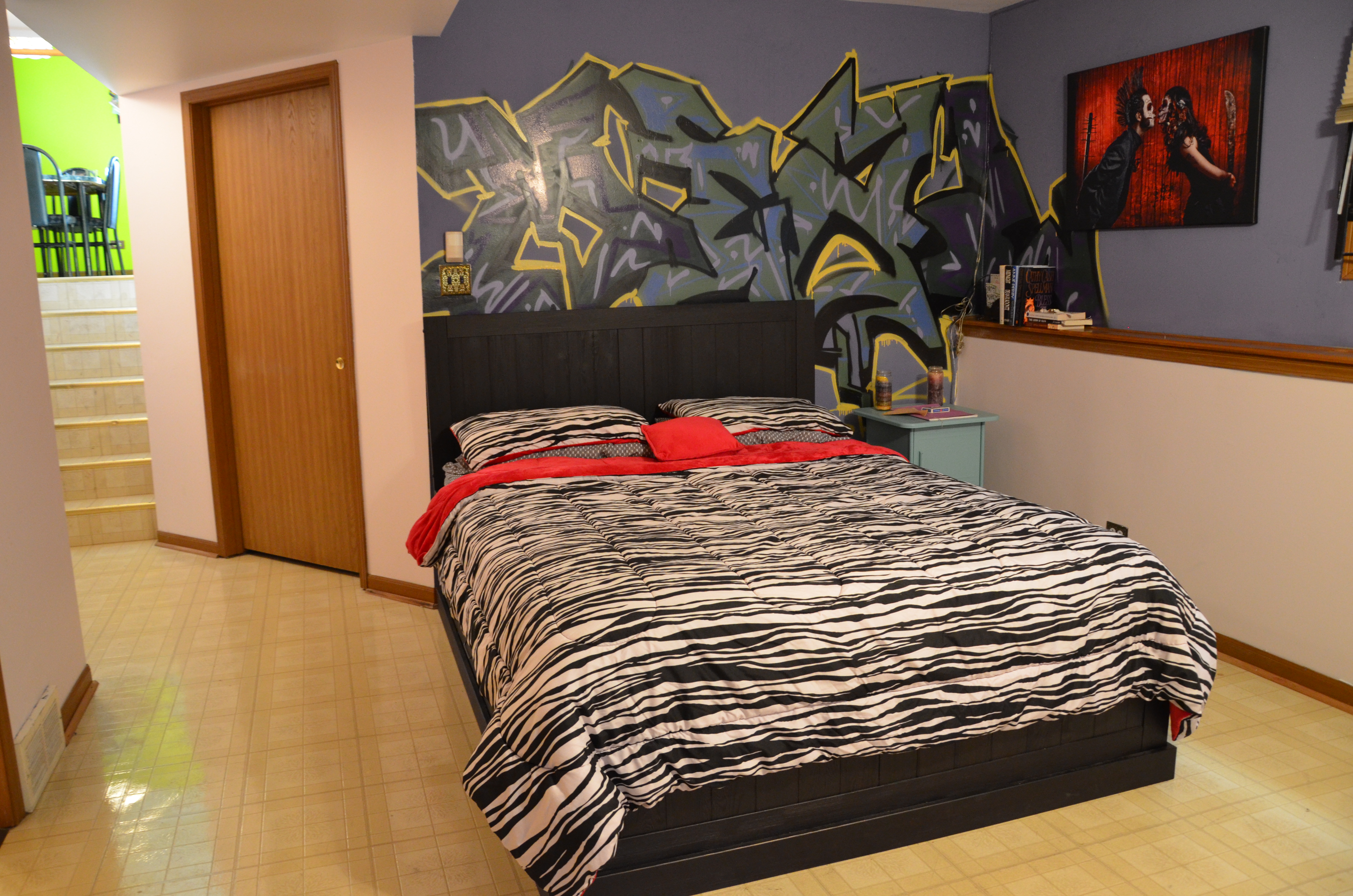 Graffiti Garden Room Bed & Bath in Garfield Ridge, Chicago