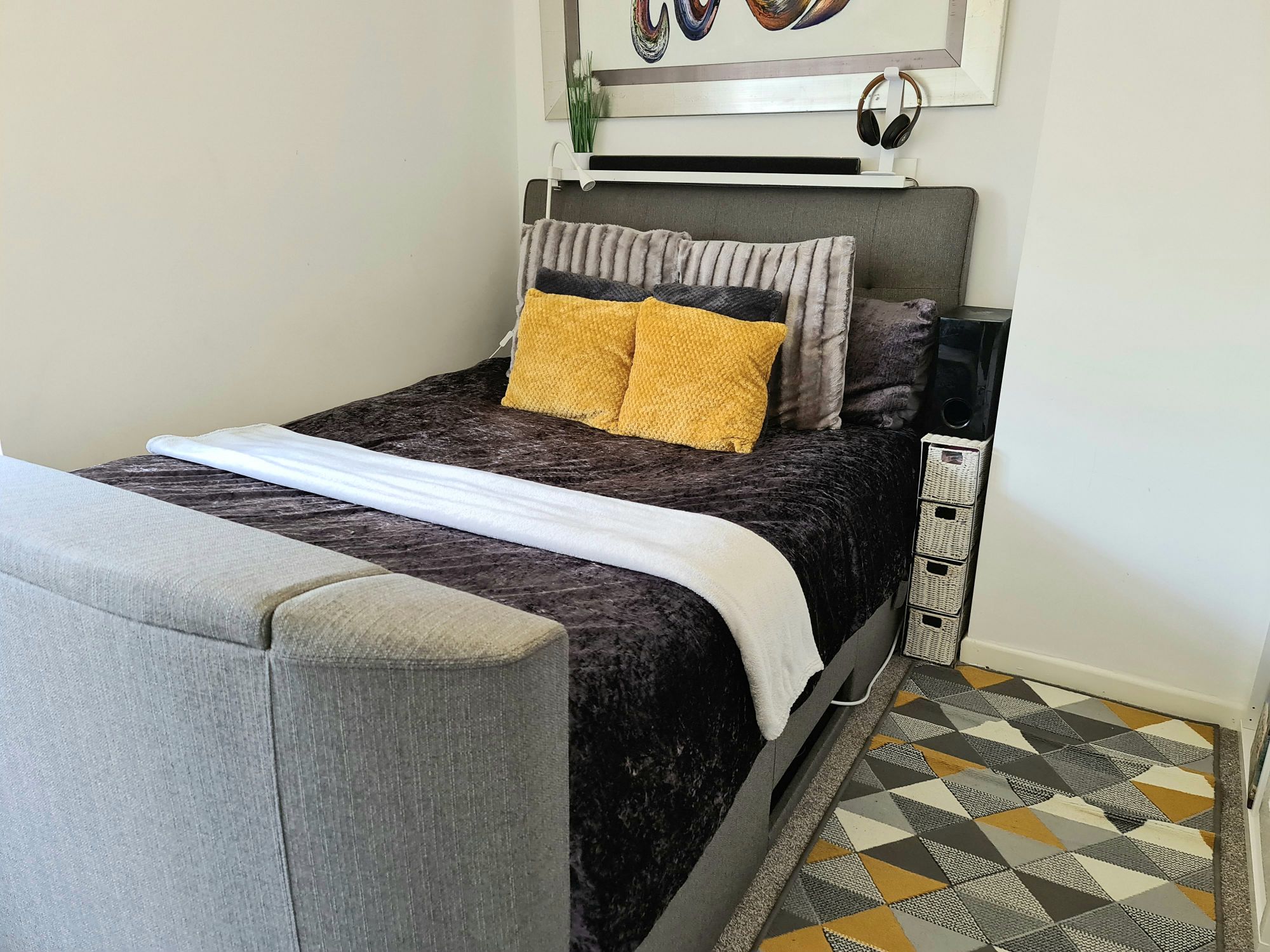Comfy Modern Single Double Tv Bedroom In Dagenham Houses For Rent In Greater London England United Kingdom