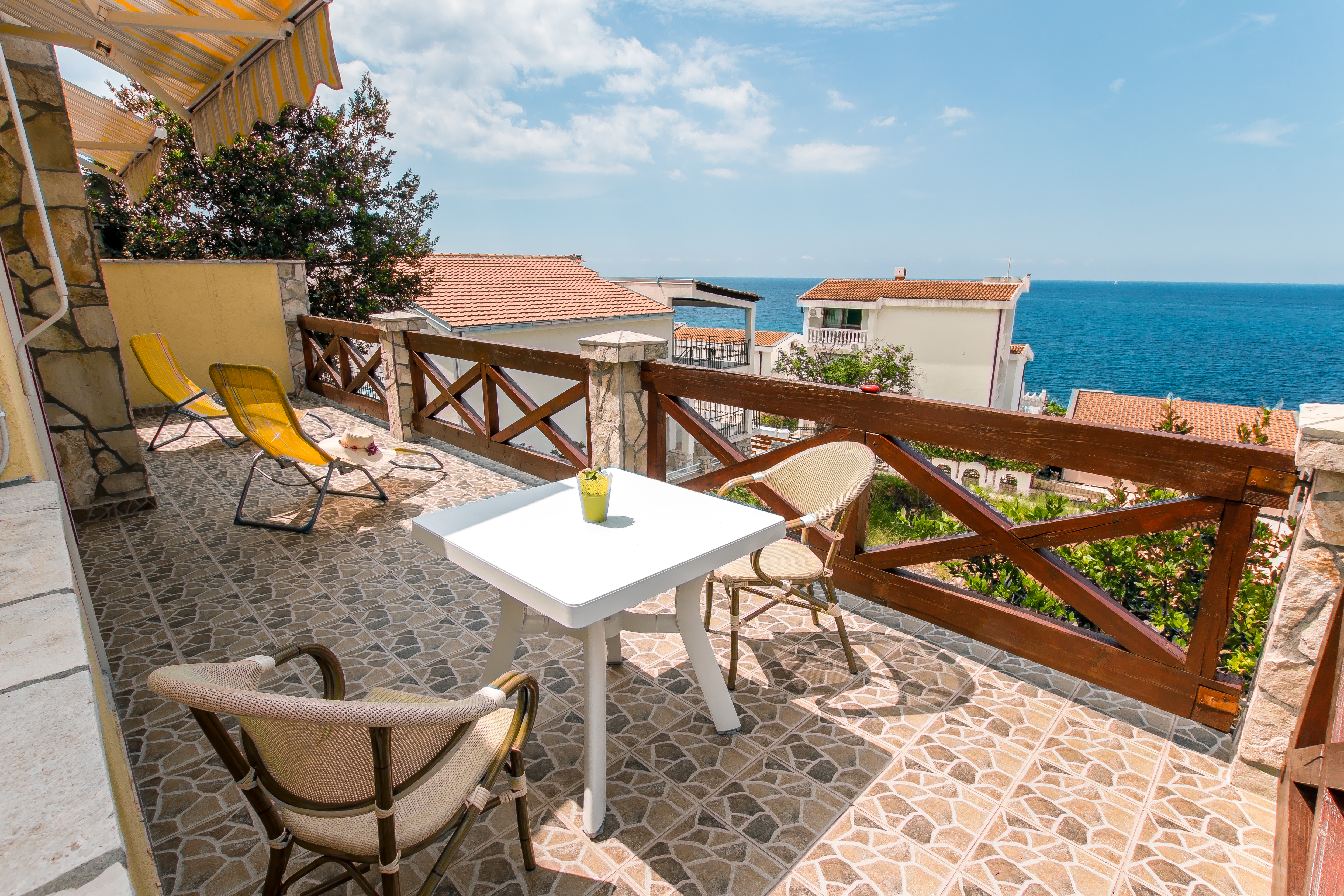 Siesta holiday home 50 m from sea