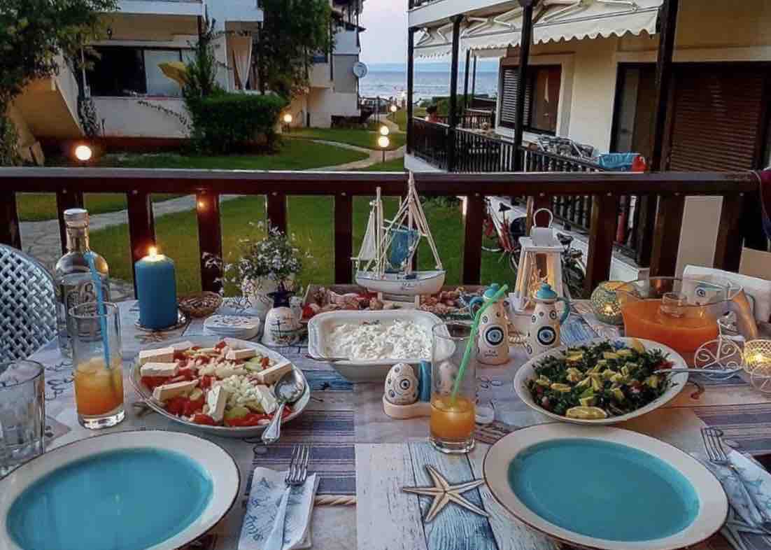 Apartment with sea view in Pefkohori.