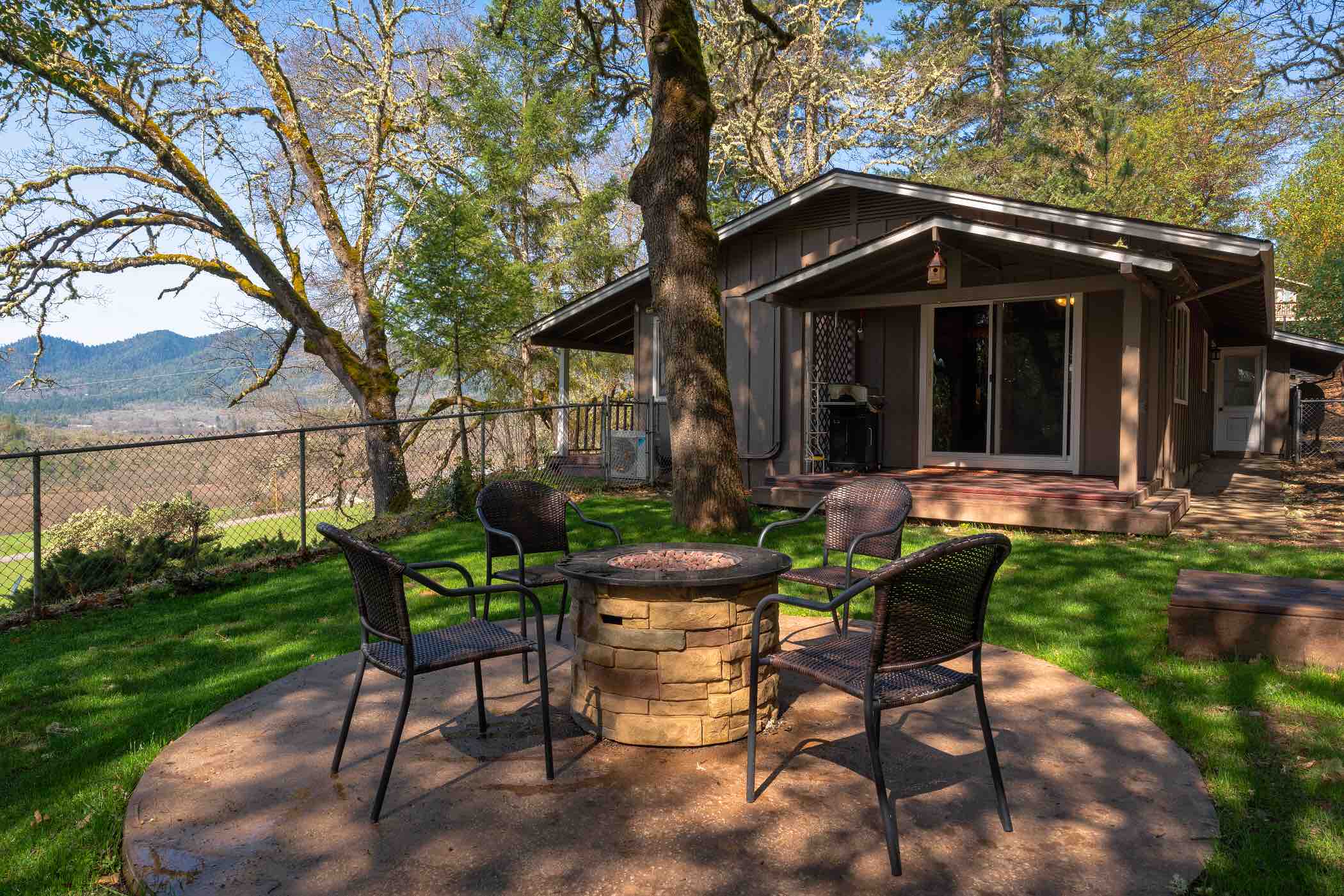 Moonville Retreat Houses for Rent in Gold Hill, Oregon, United States Airbnb