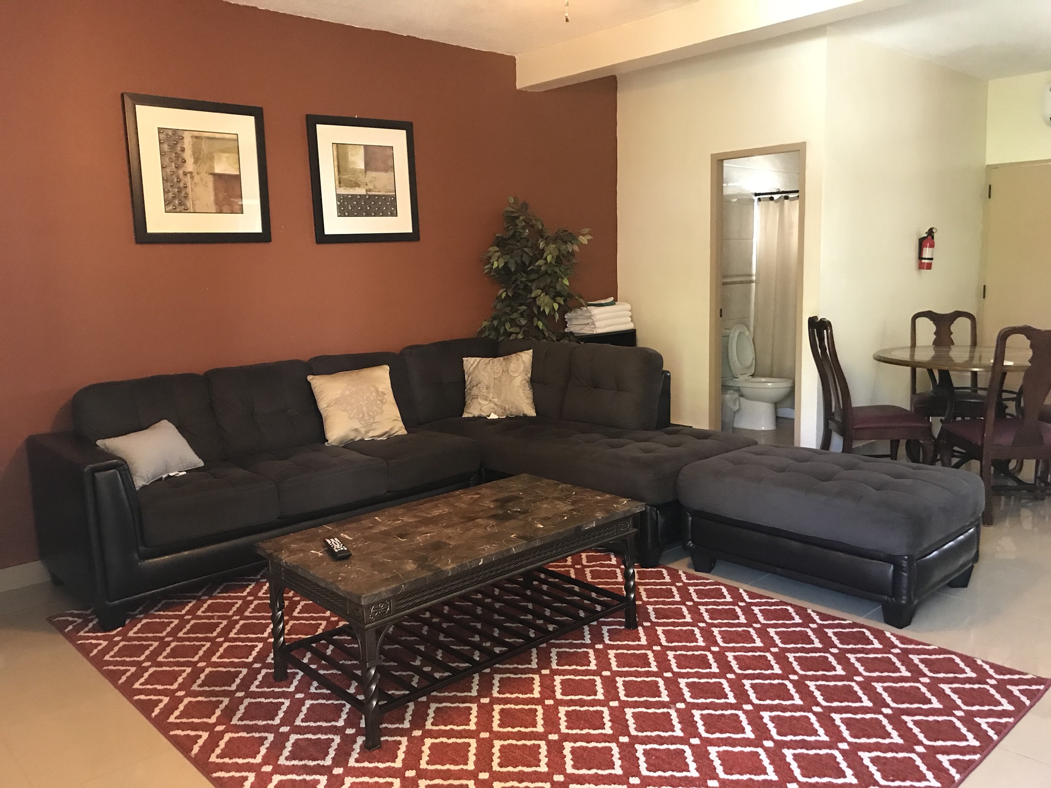 2BR/1Bath FREE WIFI/PARKING TUMON