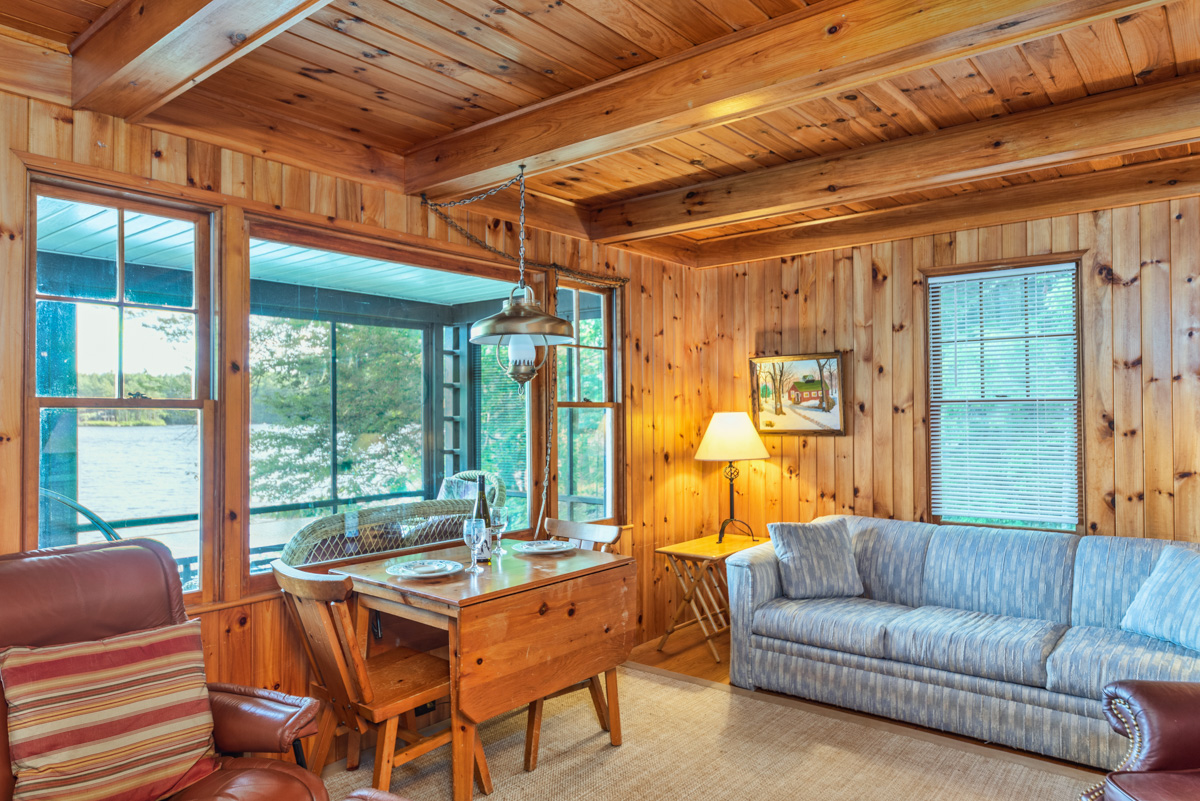 Relaxing, Petfriendly, Waterfront home on Lake Winnipesaukee with dock