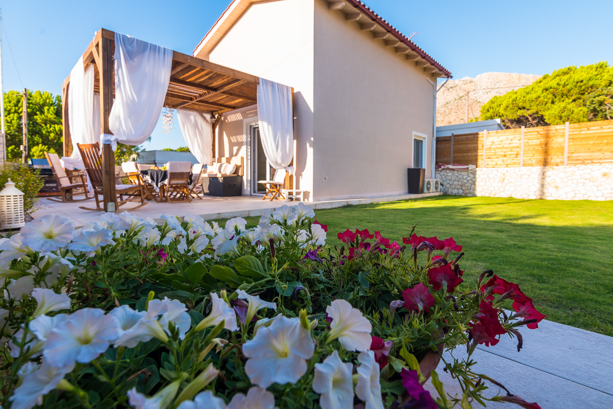 Gorgeous Villa with Garden next to Stavros Beach