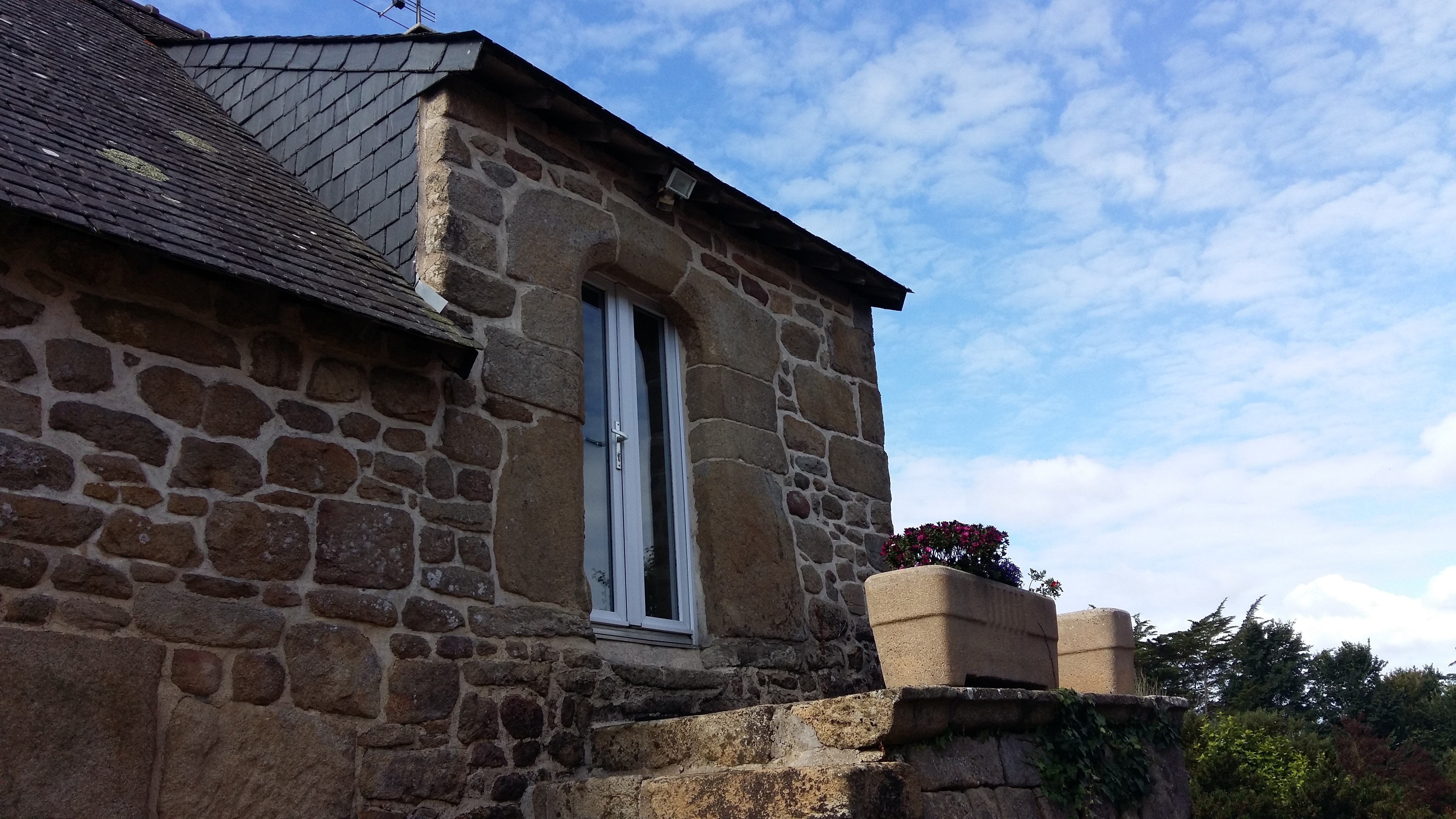 LOCMARIAQUER STUDIO RENTAL