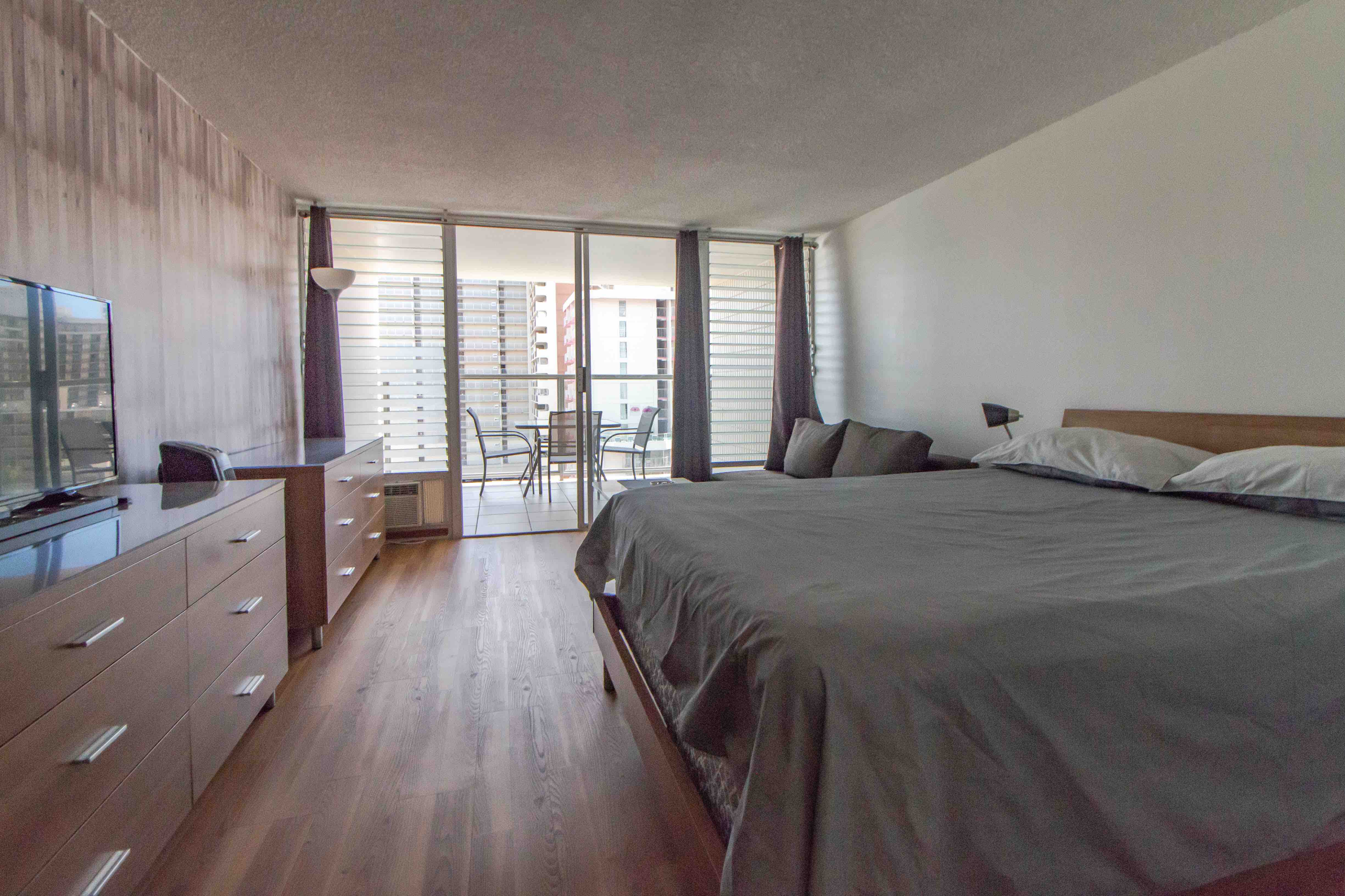 NICE STUDIO FREE WIFI EXC LOCATION TAX INCLUDED - Condominiums for Rent ...