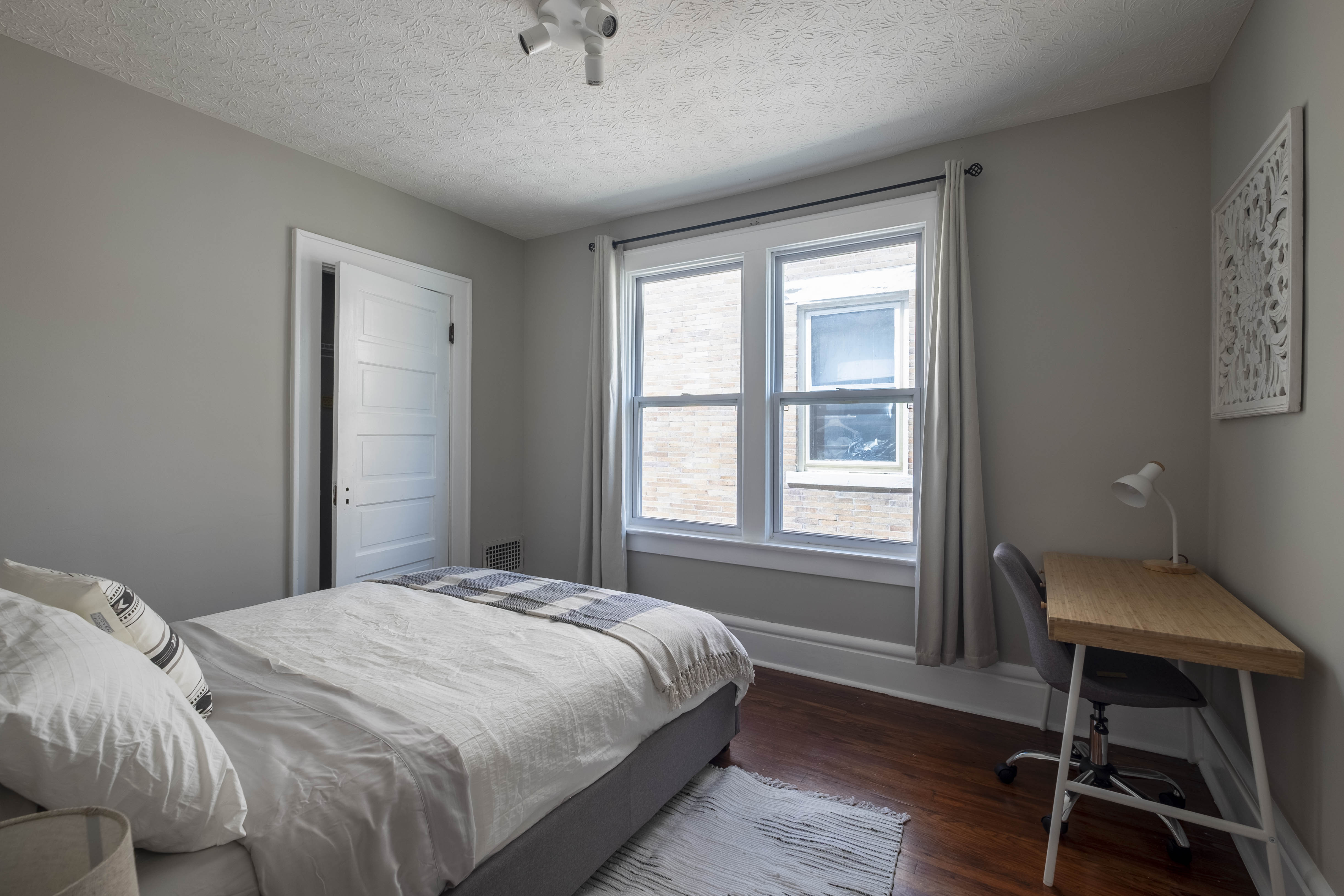 ★Bright, Modern & Stylish-Great Value-Ultra Clean! in Near North/University, Columbus