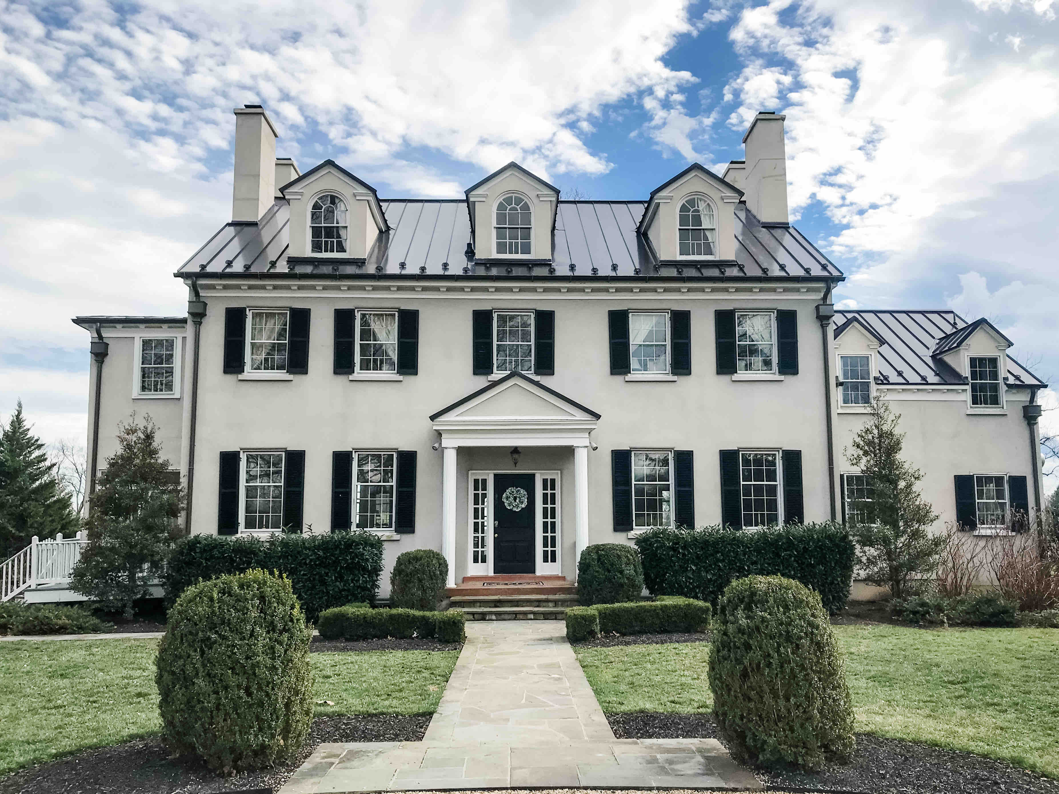 Mortgage Hall Estate on 121 acres 1hr30min from DC Houses for Rent in