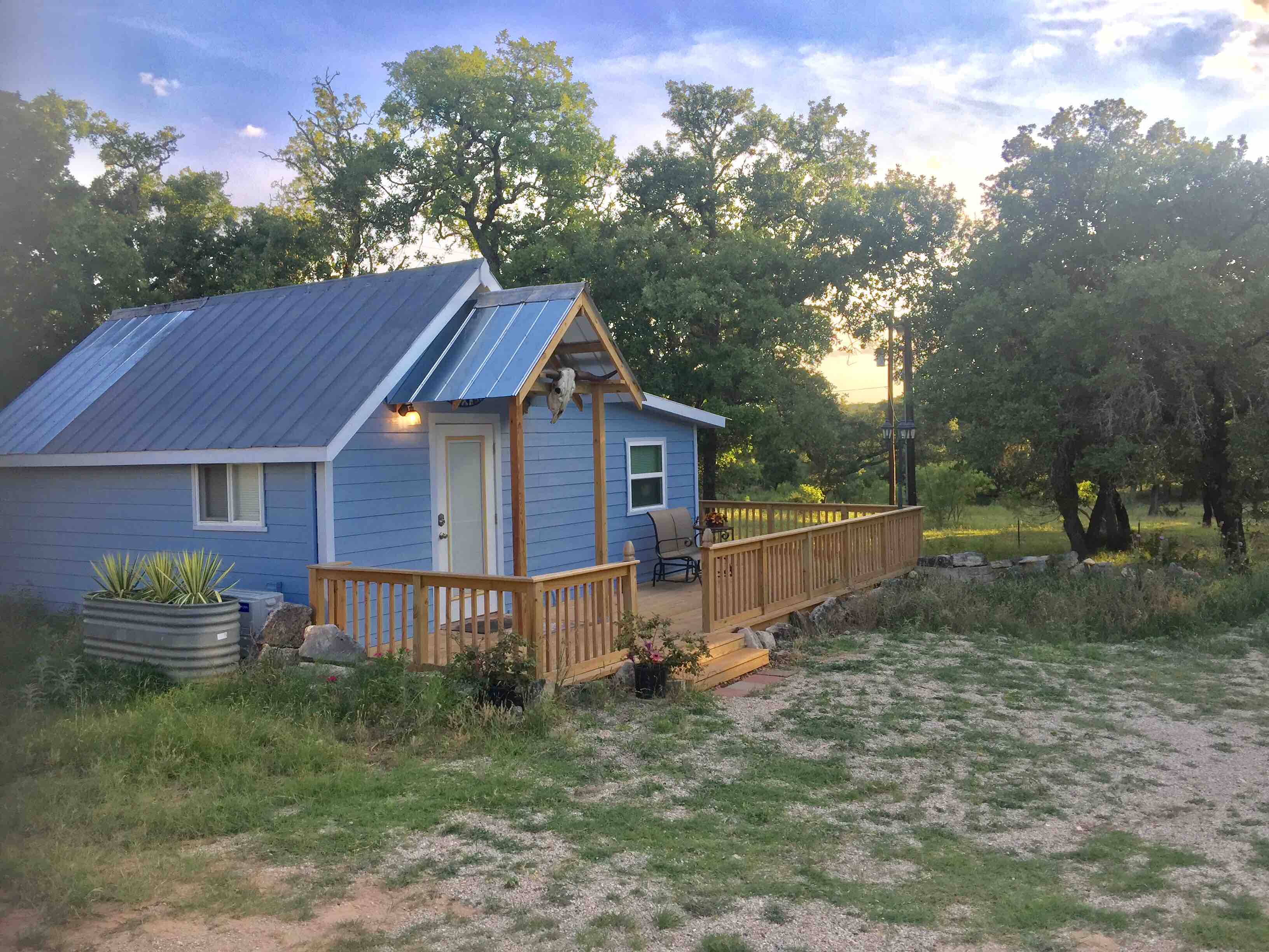 Fox Burrow w/Deck view acreage horses/ no pets