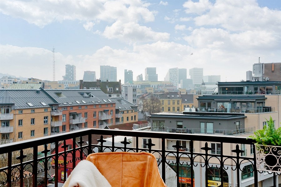 Central design penthouse: balcony, views & hammock in Gamle Oslo, Oslo