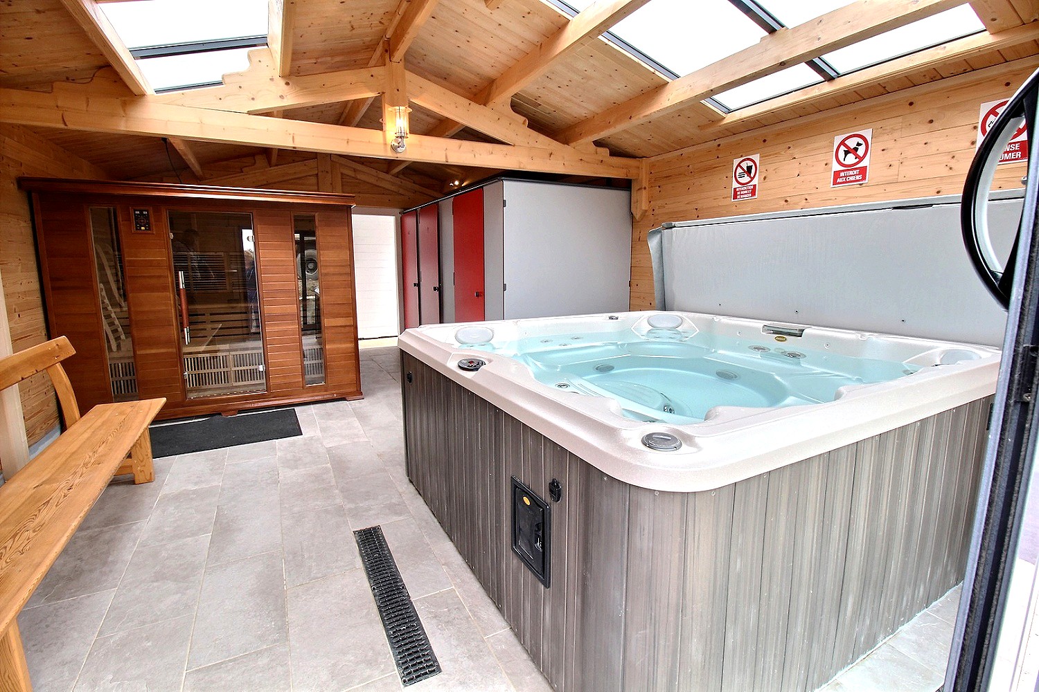 HOLIDAY RENTAL TY MILLIAU near the sea, with jacuzzi and sauna Houses