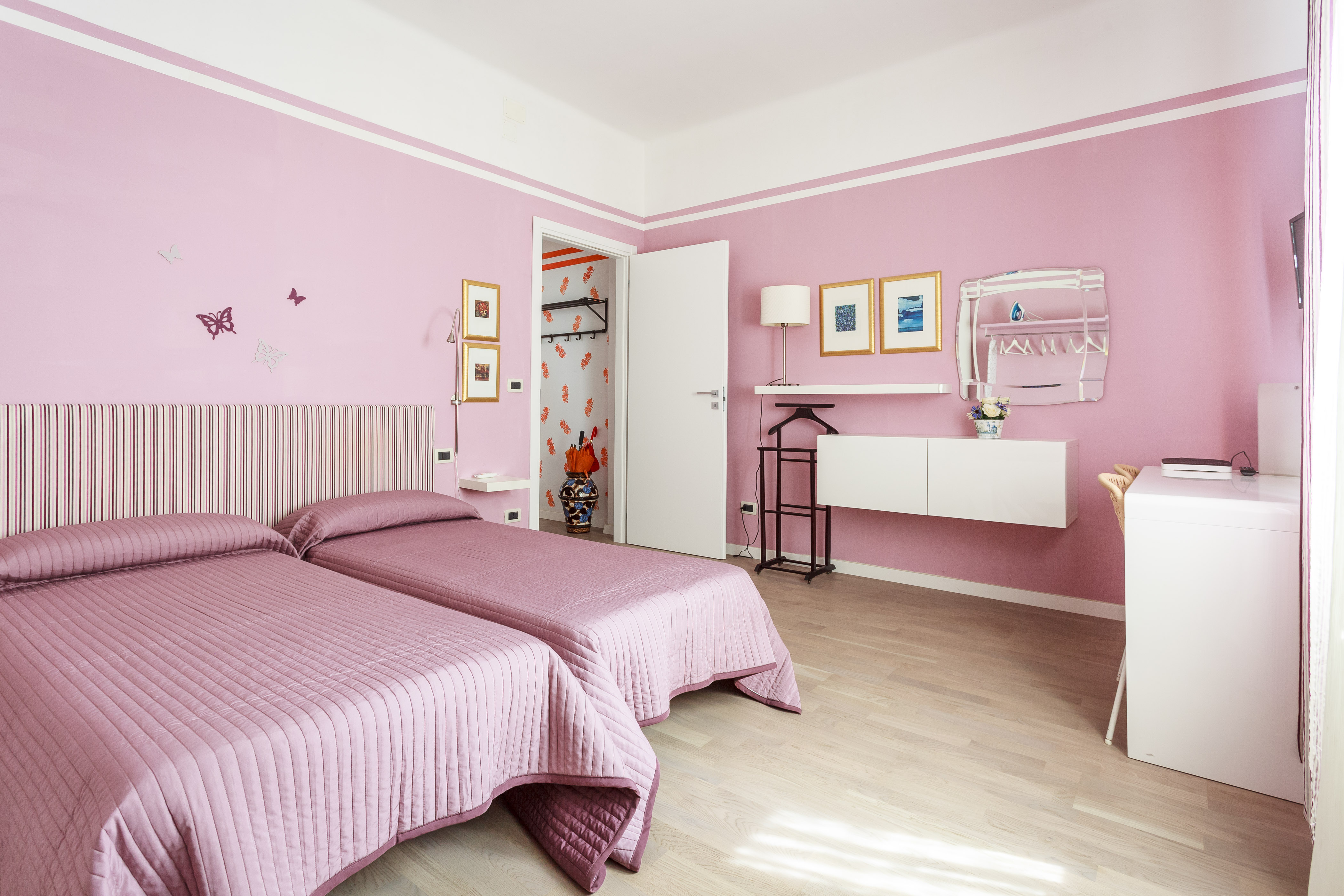 S.Orsola zone,parking for free and self checkin Apartments for Rent