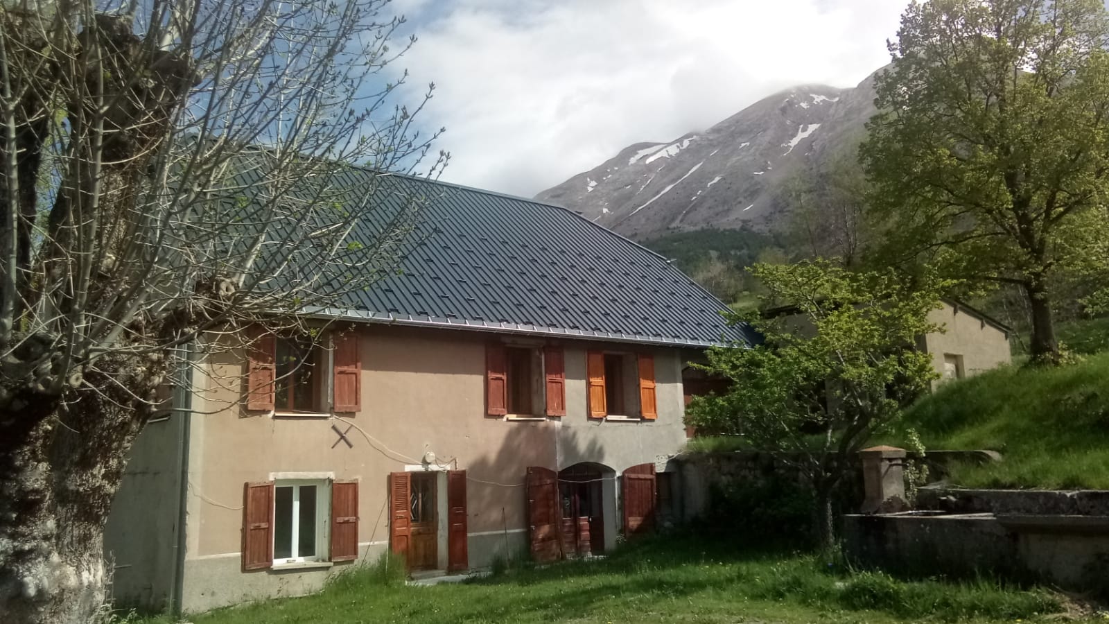 Fully equipped T4 among the mountains