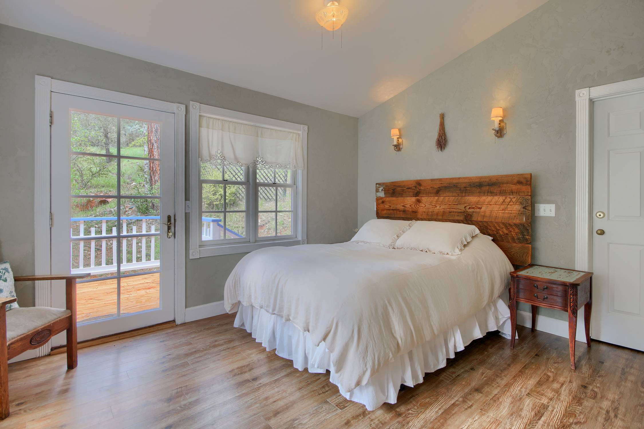 The Big Blue Houses for Rent in Midpines, California, United States