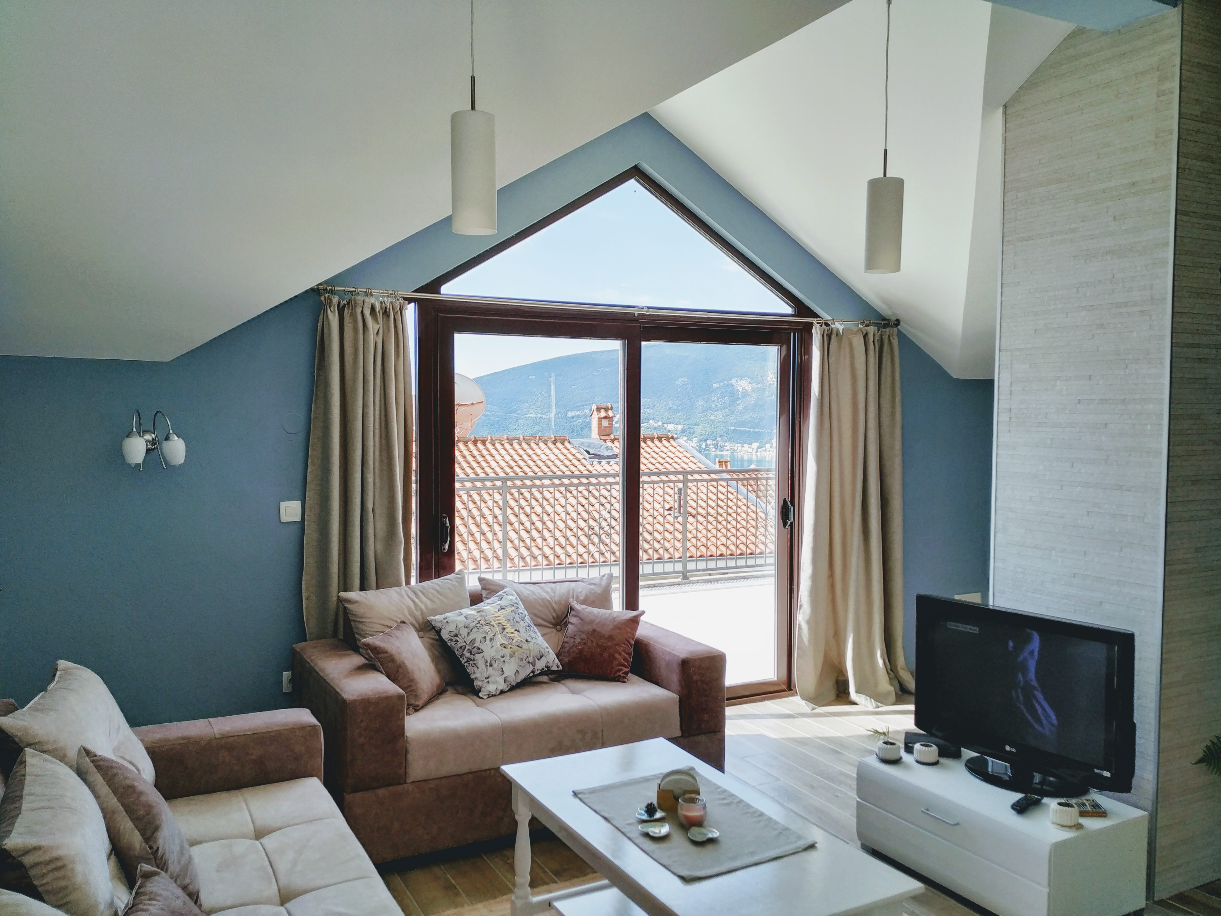 Modern and spacious