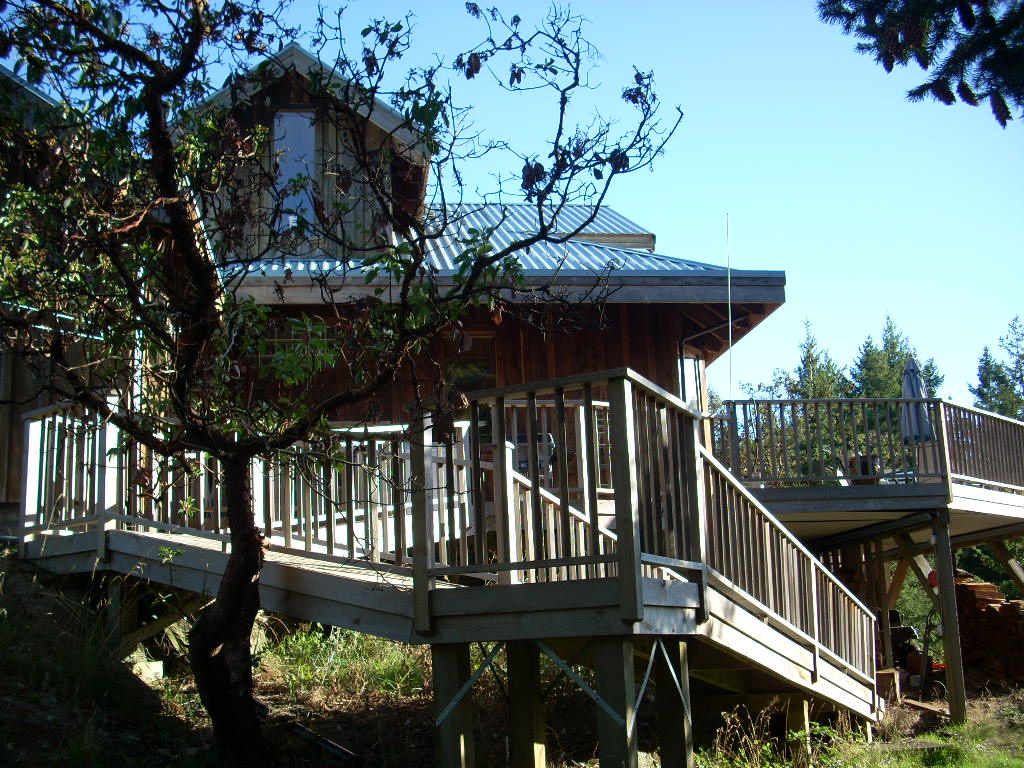 The Family Manor Lasqueti Island Houses for Rent in Powell River E