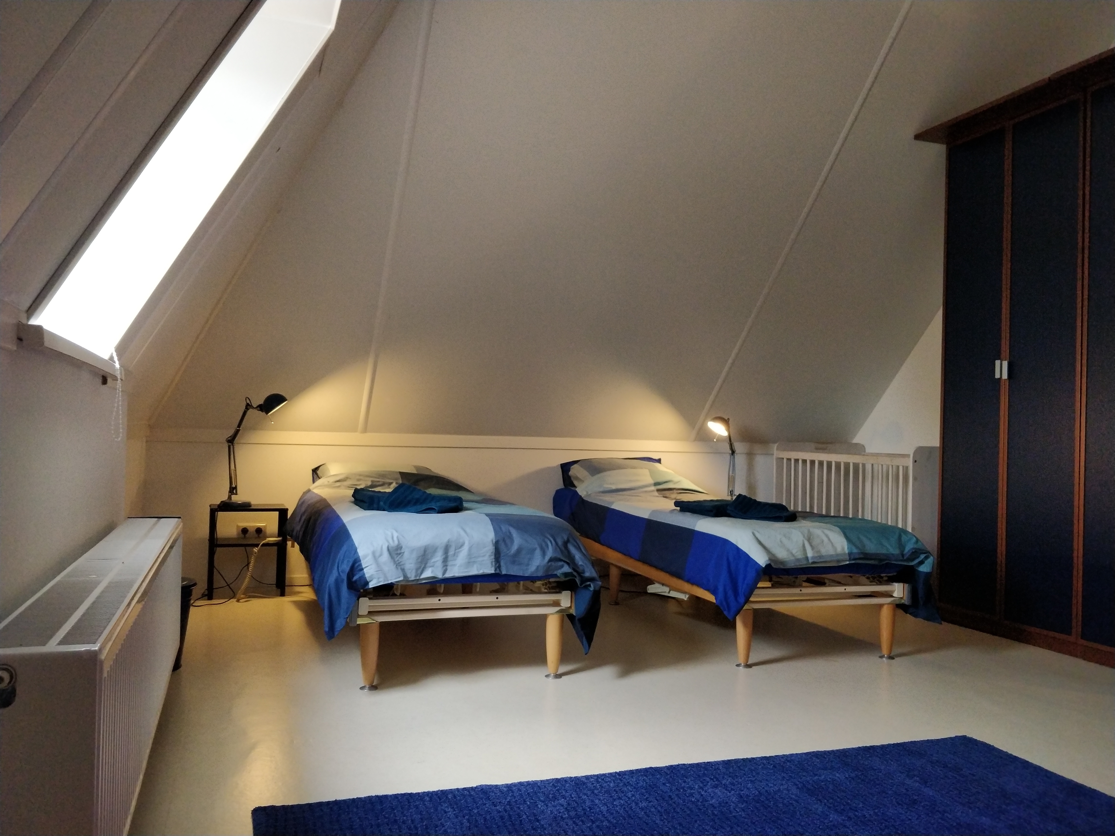 Spacious attic room in mansion on a stylish canal — The Hague stay