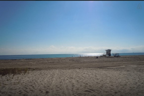 Walk to Beach, private bedroom and bath in Pompano Beach, Broward County
