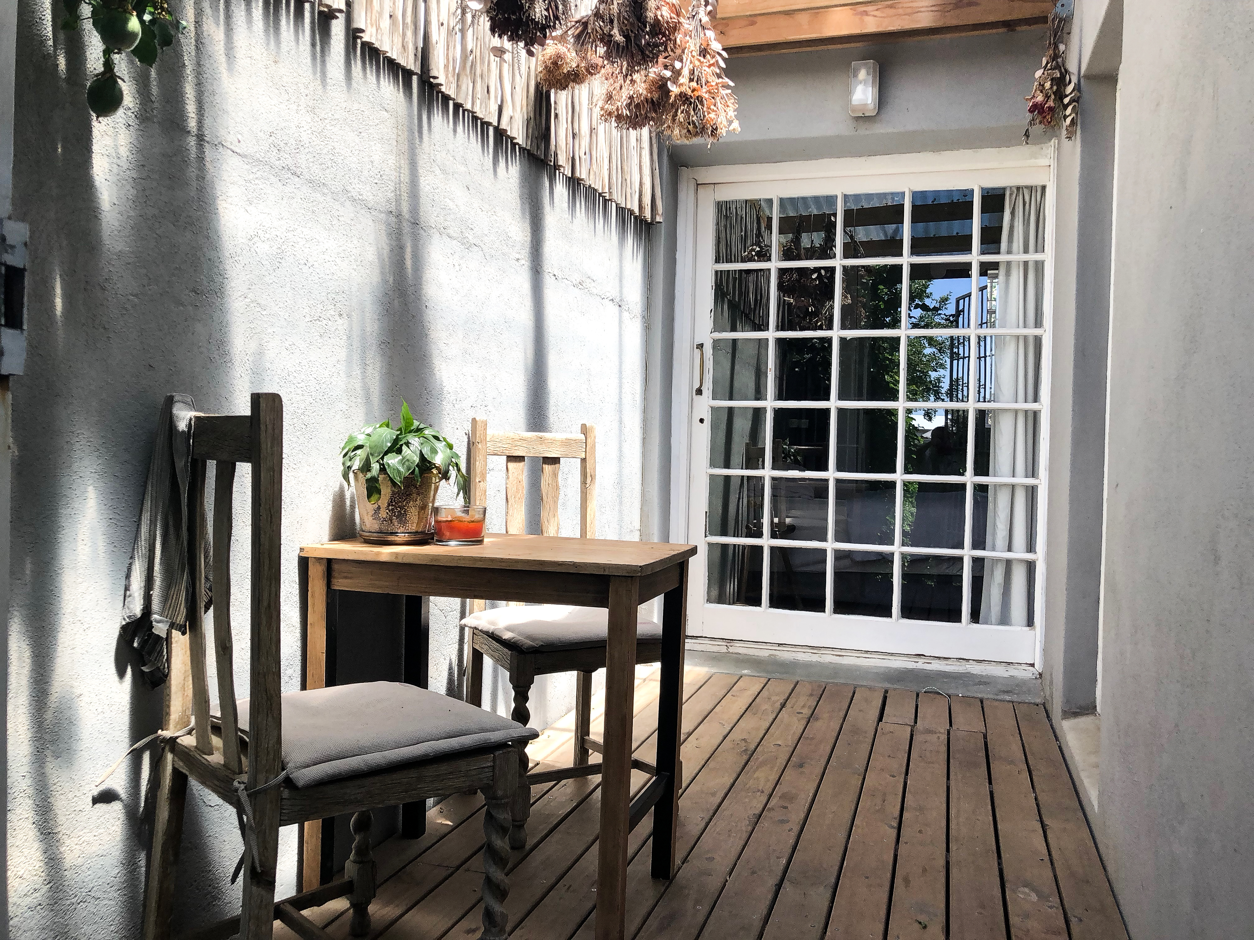 Private flatlet close to everything