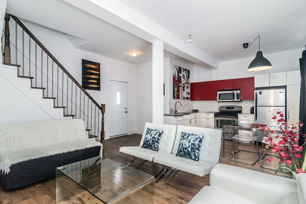 Old Port House 2Bdrm with Free2Parking downtown