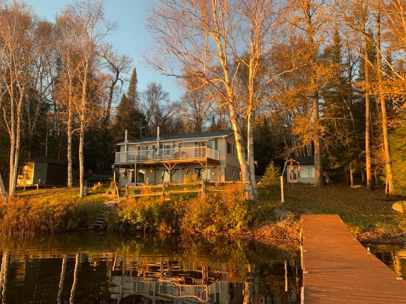 „Waterfront Pope Lake Mont Laurier Laurentide Chalets zur Miete in