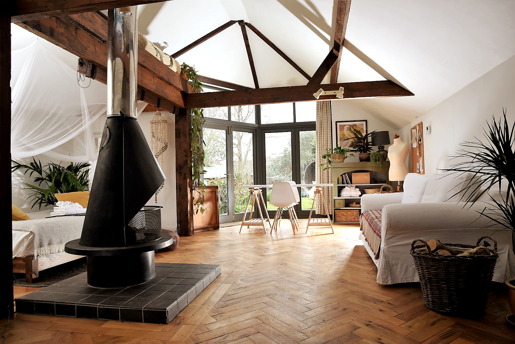 Woodsmoke Arts Studio: Boho country retreat