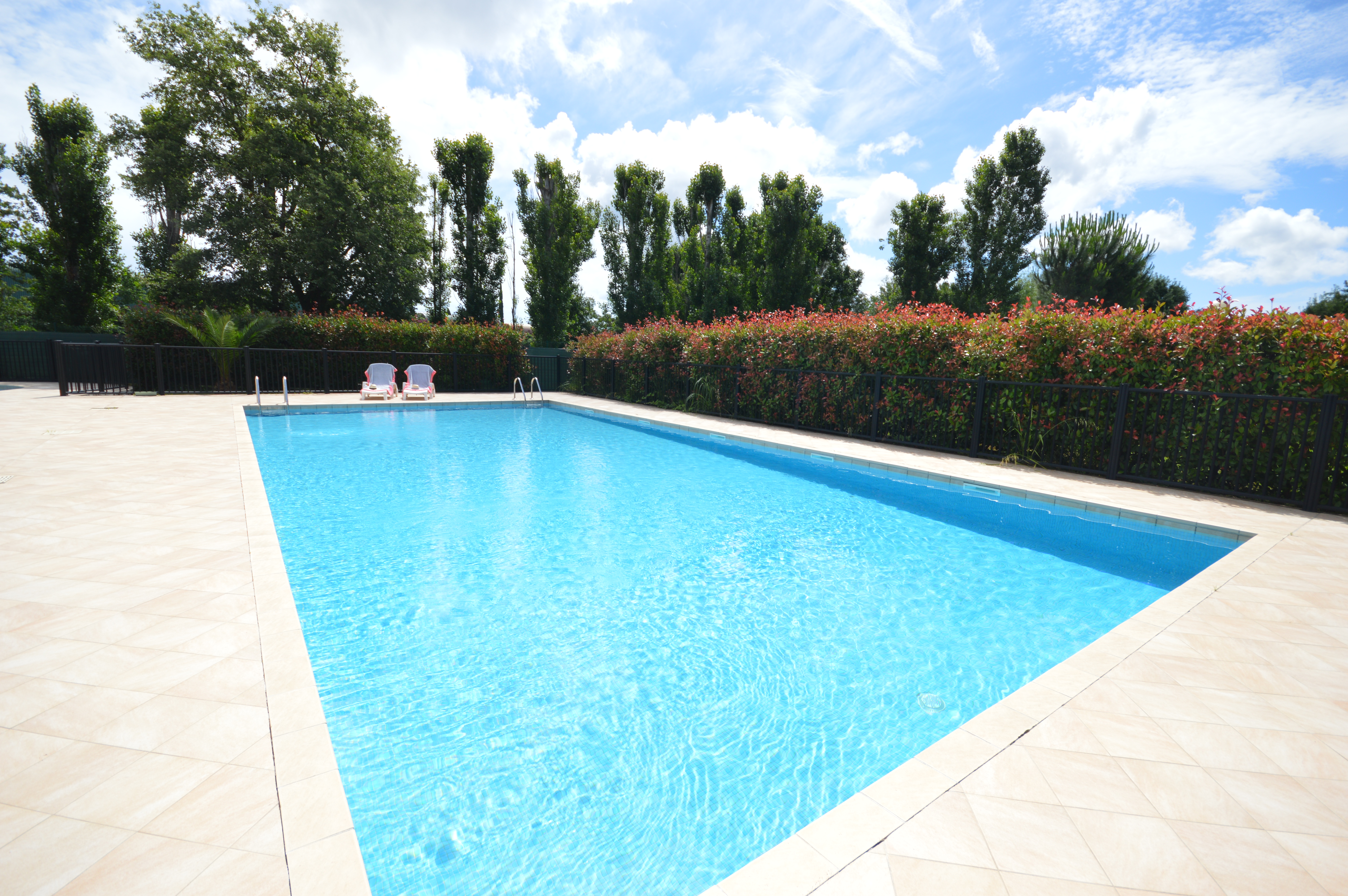 Quiet villa in private residence with pool