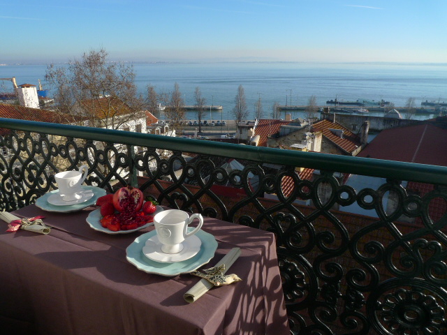 Apartamento Cathedral with River View in Santa Maria Maior, Lisbon