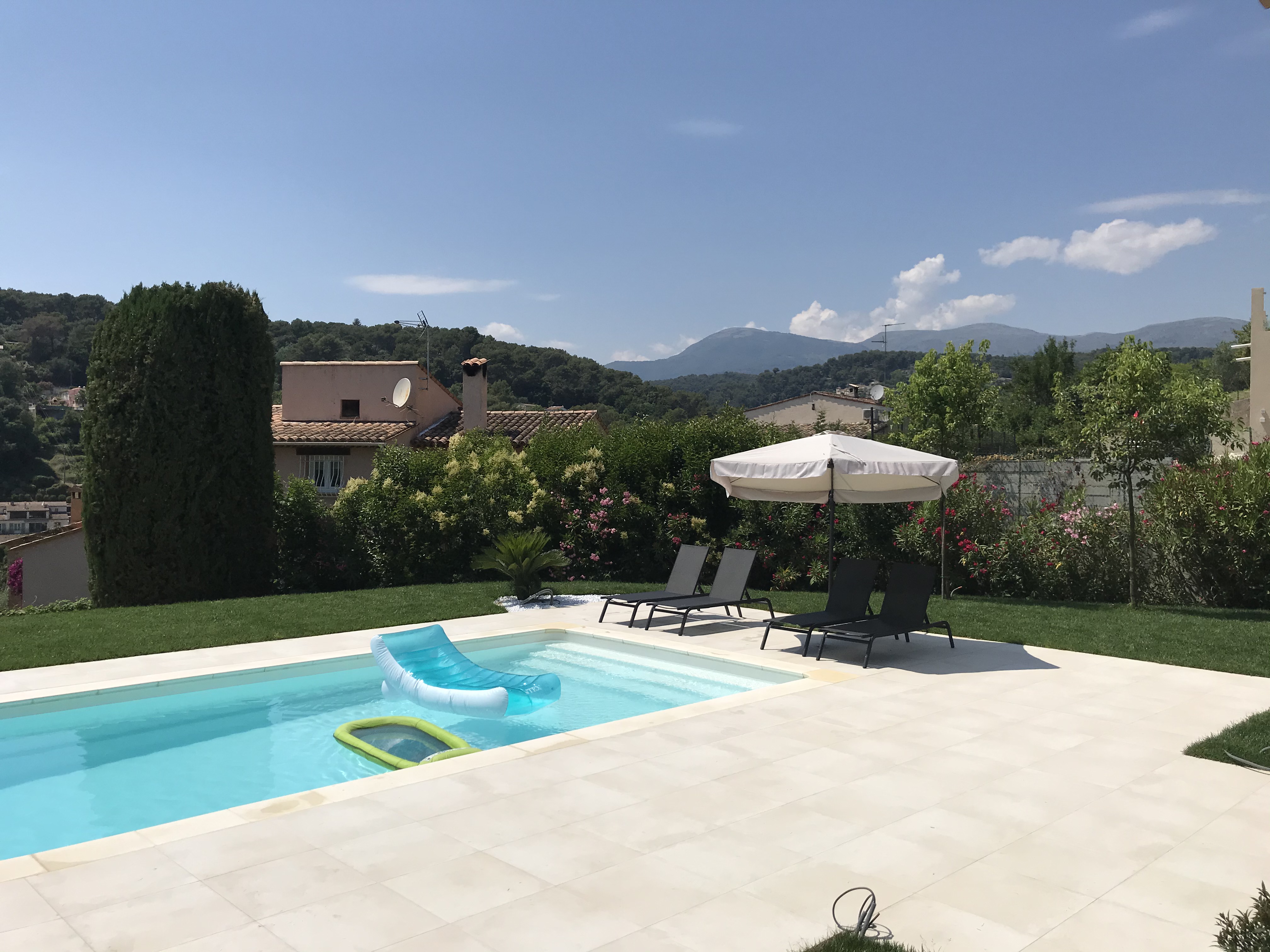 Modern villa with pool on the Cote d 'Azur
