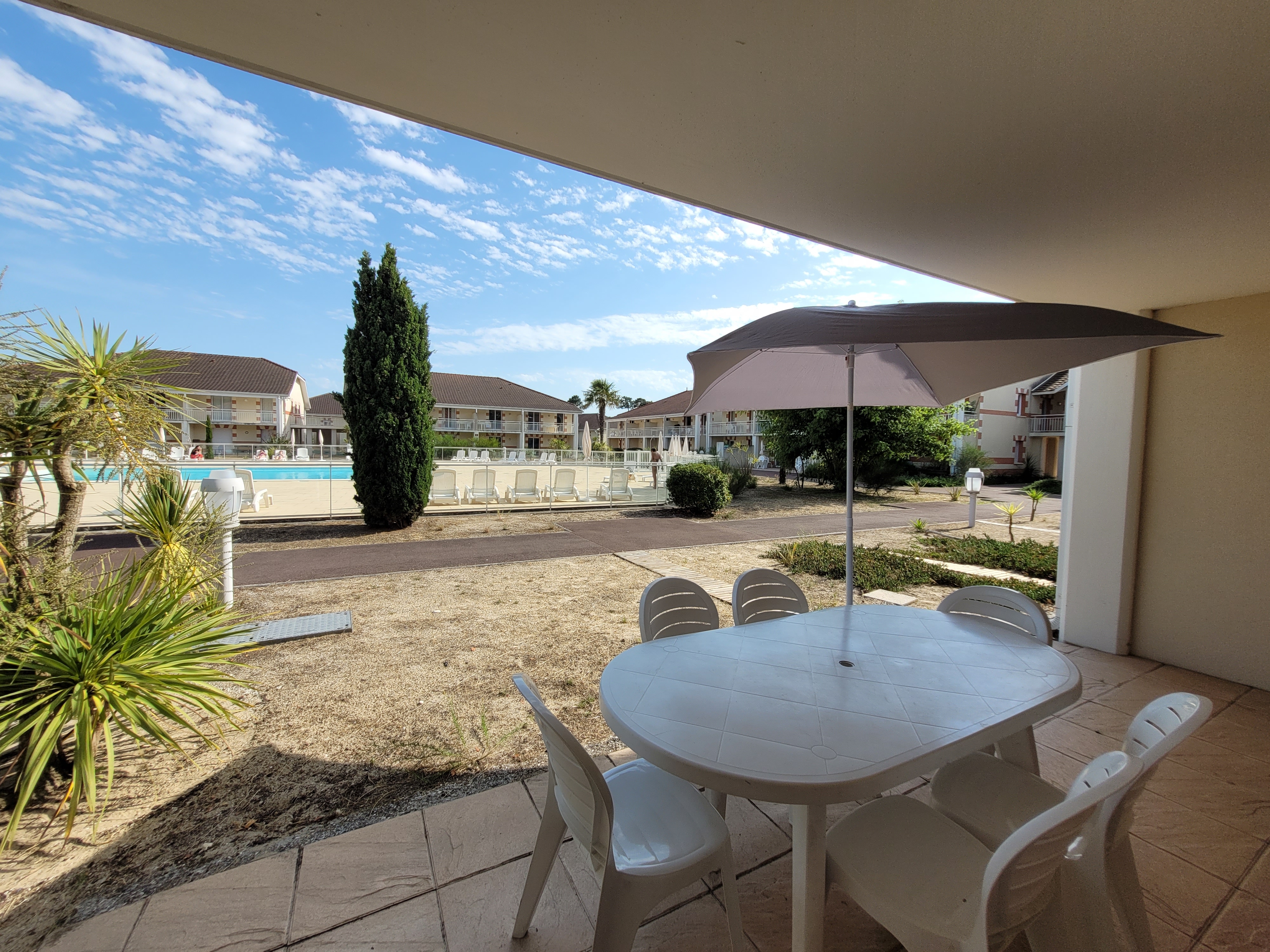 6-seater apartment near beach and with pool