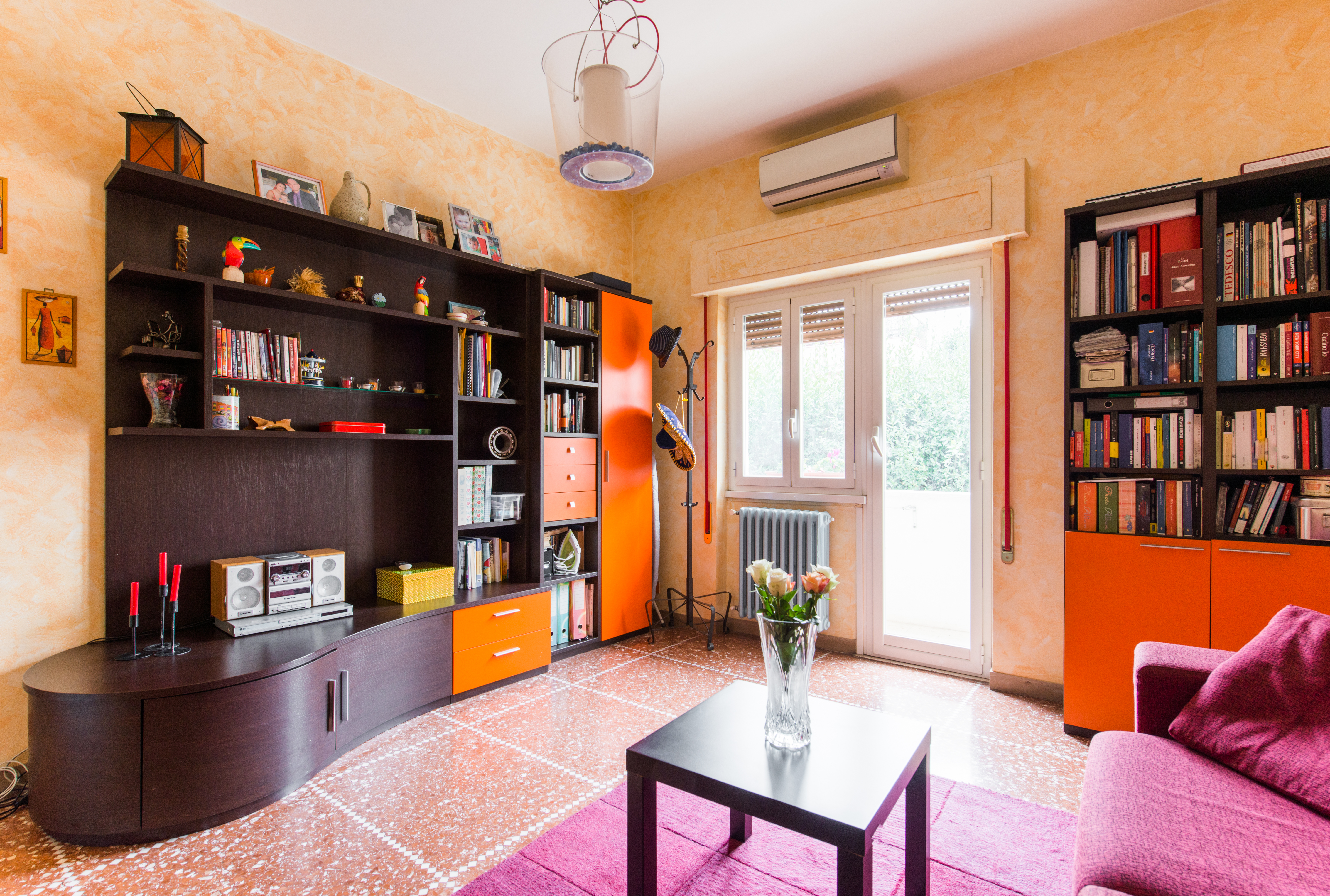 House of Colors! 4 Stops from Colosseo! in V Prenestino/Centocelle, Rome