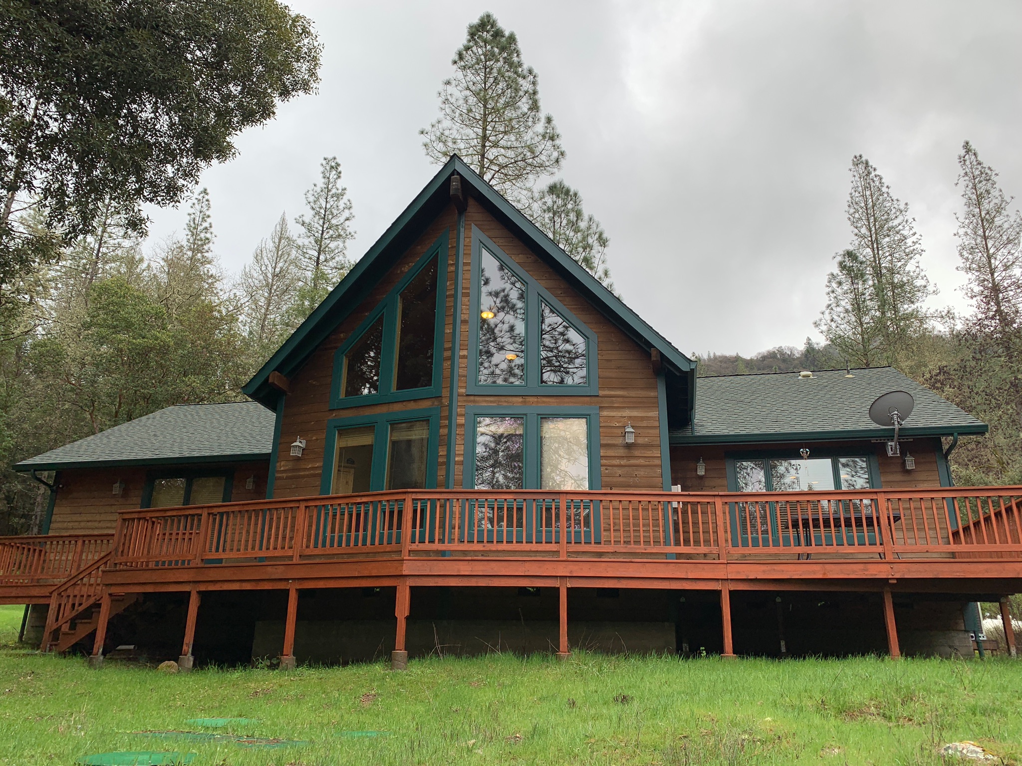 River front Cabin on the Middle Fork of Yuba River Cabins for Rent in