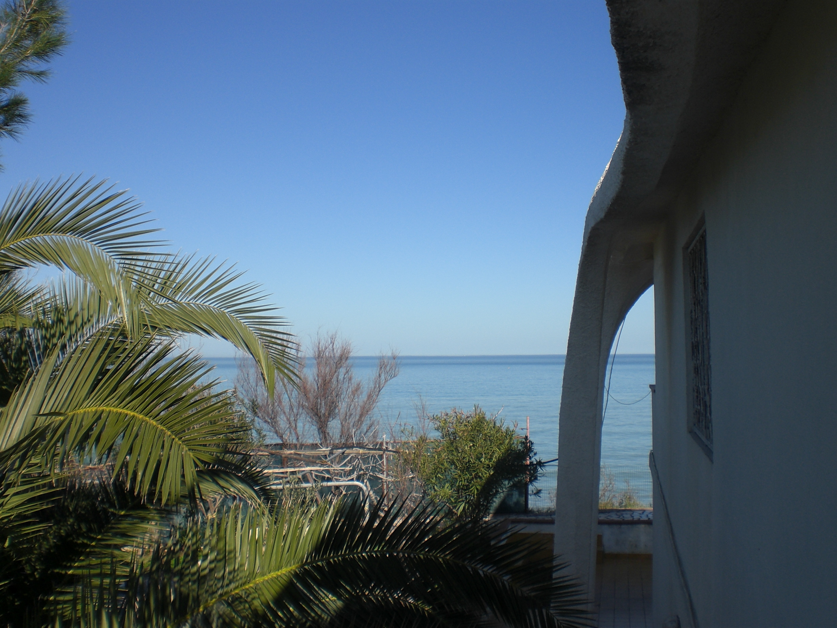 GARGANO  -  VILLA  ON  THE  SEA