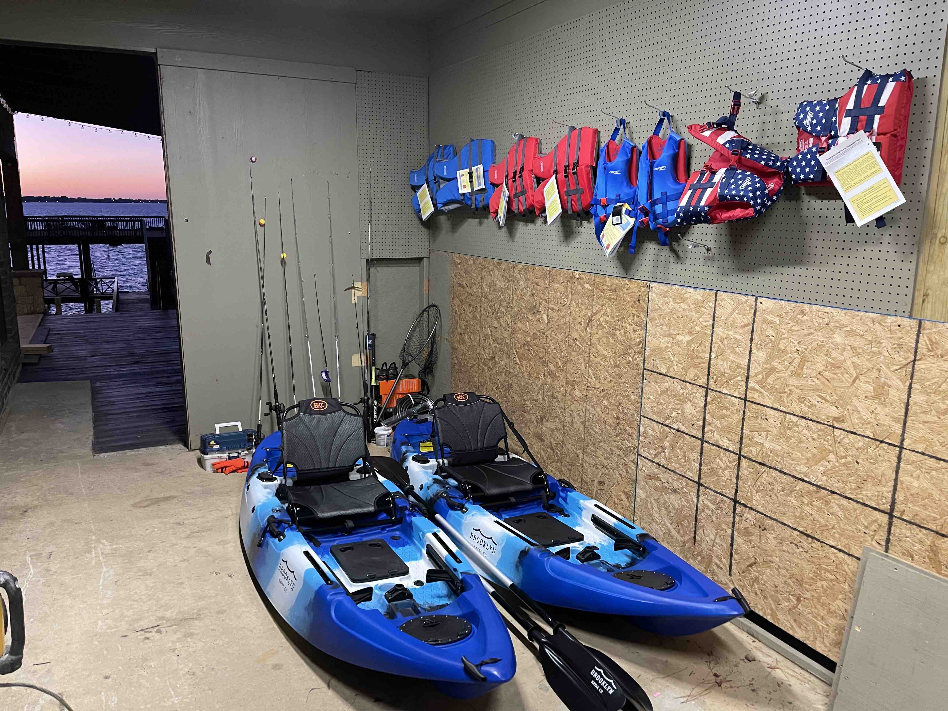 *New* Lake House on Golf Course with Fishing Dock Houses for Rent in