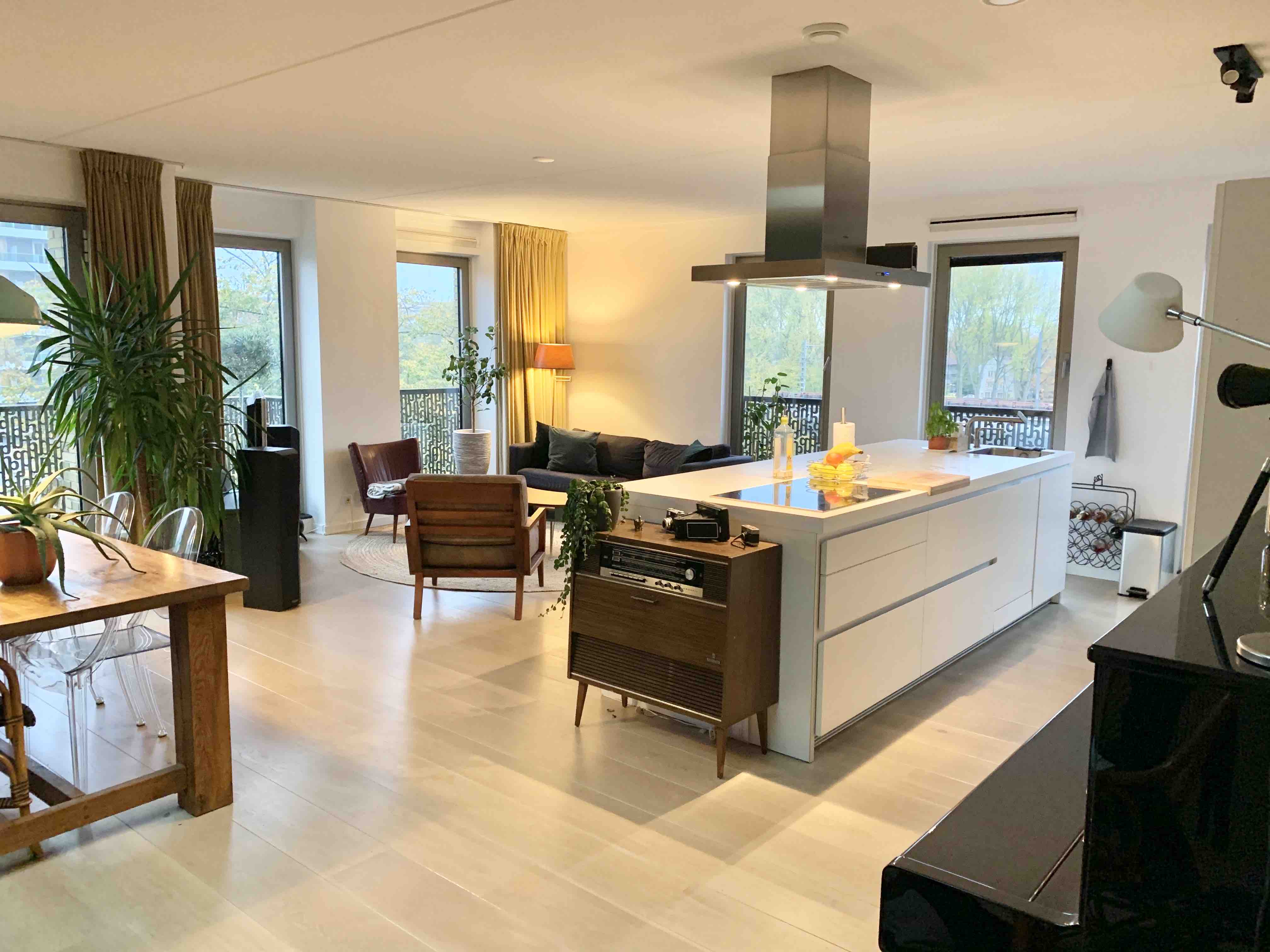Luxery apartment with terrace by canal — Amsterdam stay